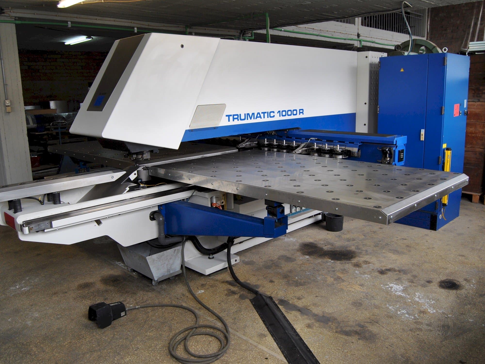 Front view of Trumpf Trumatic 1000 R  machine