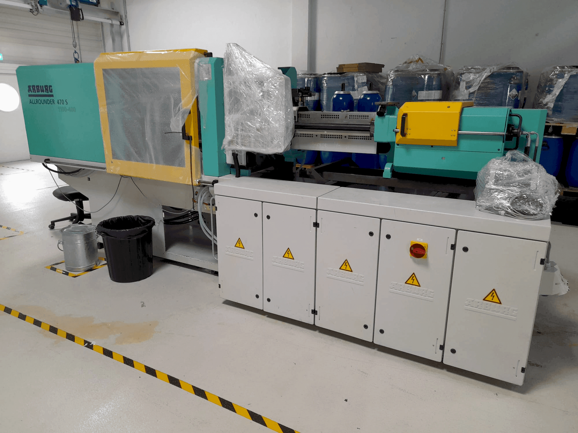 Front view of Arburg Allrounder 470S 1100-400 with Multilift handling (2010)  machine