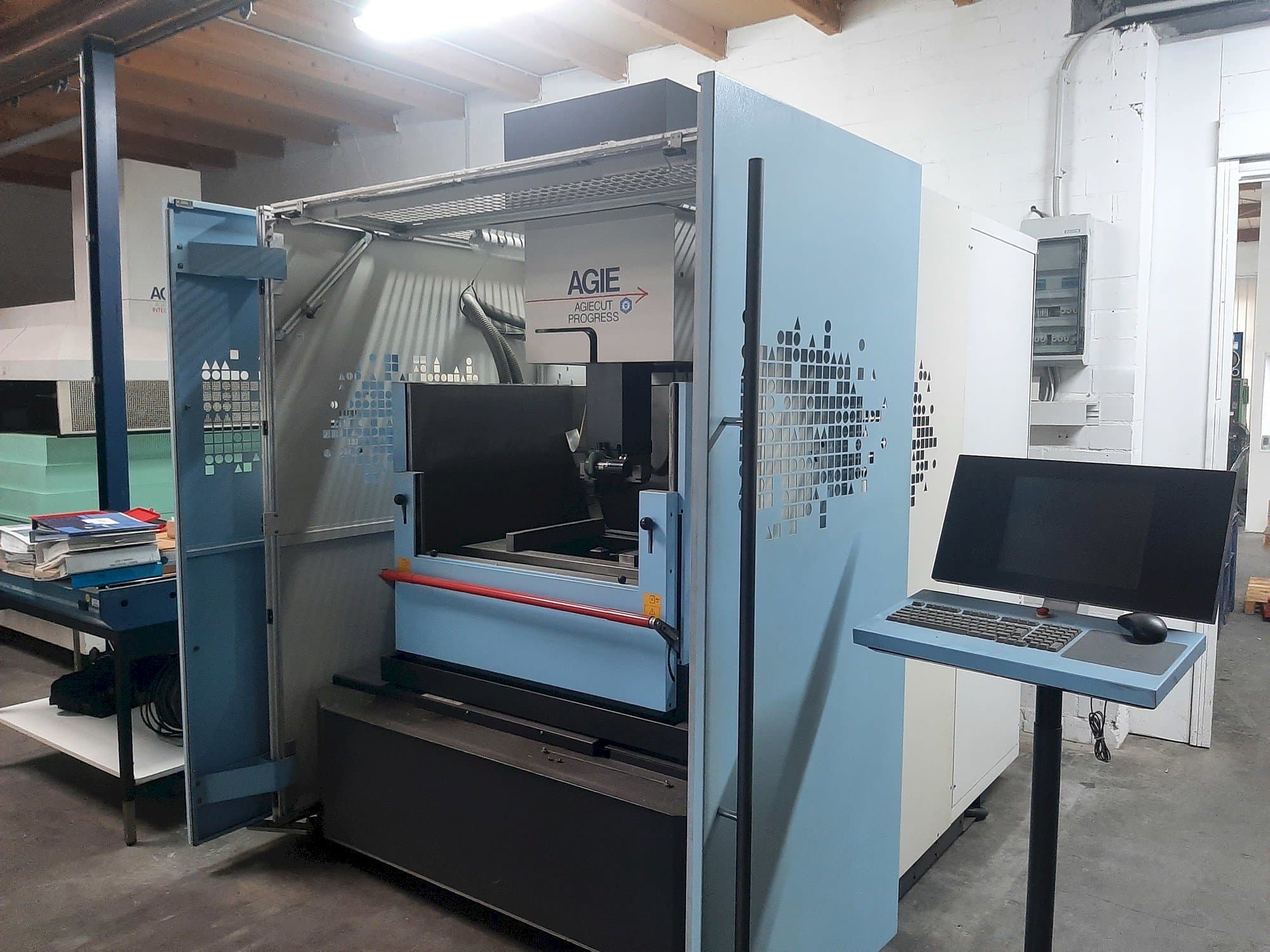 Front view of AGIE Agiecut Progress 3  machine