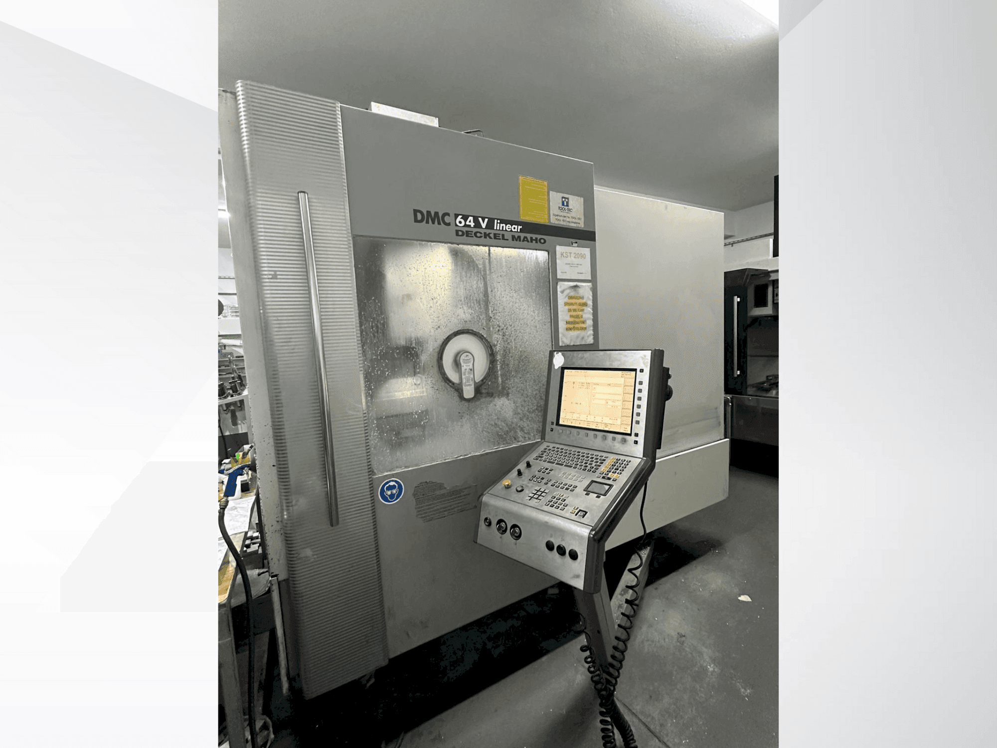 Front view of DECKEL MAHO 64 V Linear  machine