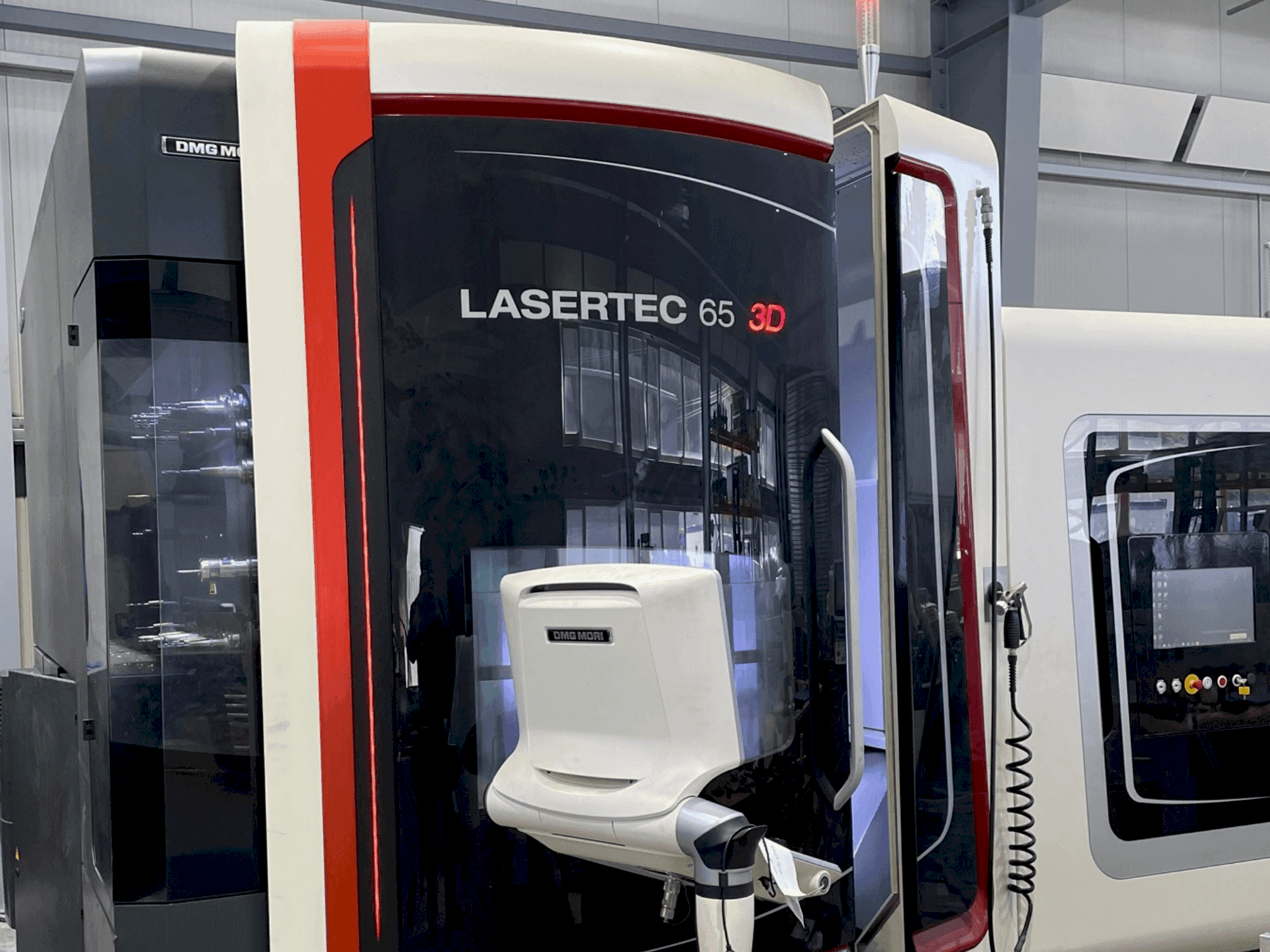 Front view of DMG MORI LASERTEC 65 3D Hybrid  machine