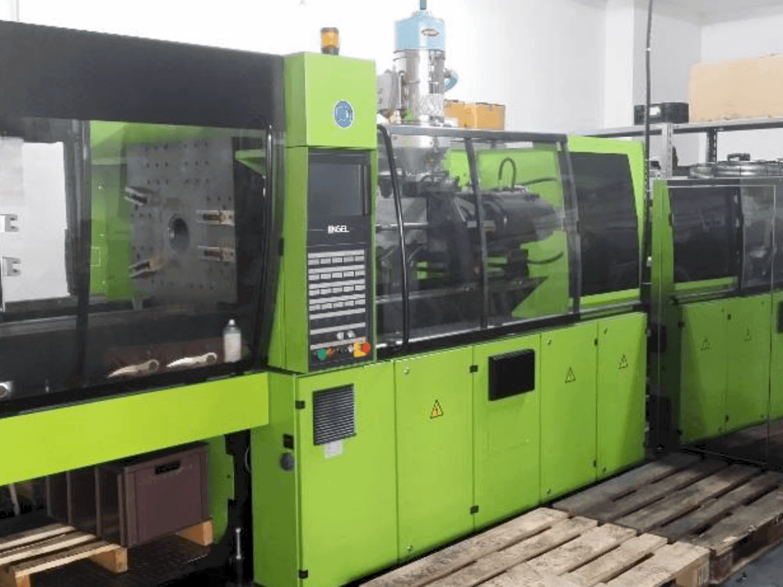 Front view of ENGEL VC 750/150  machine