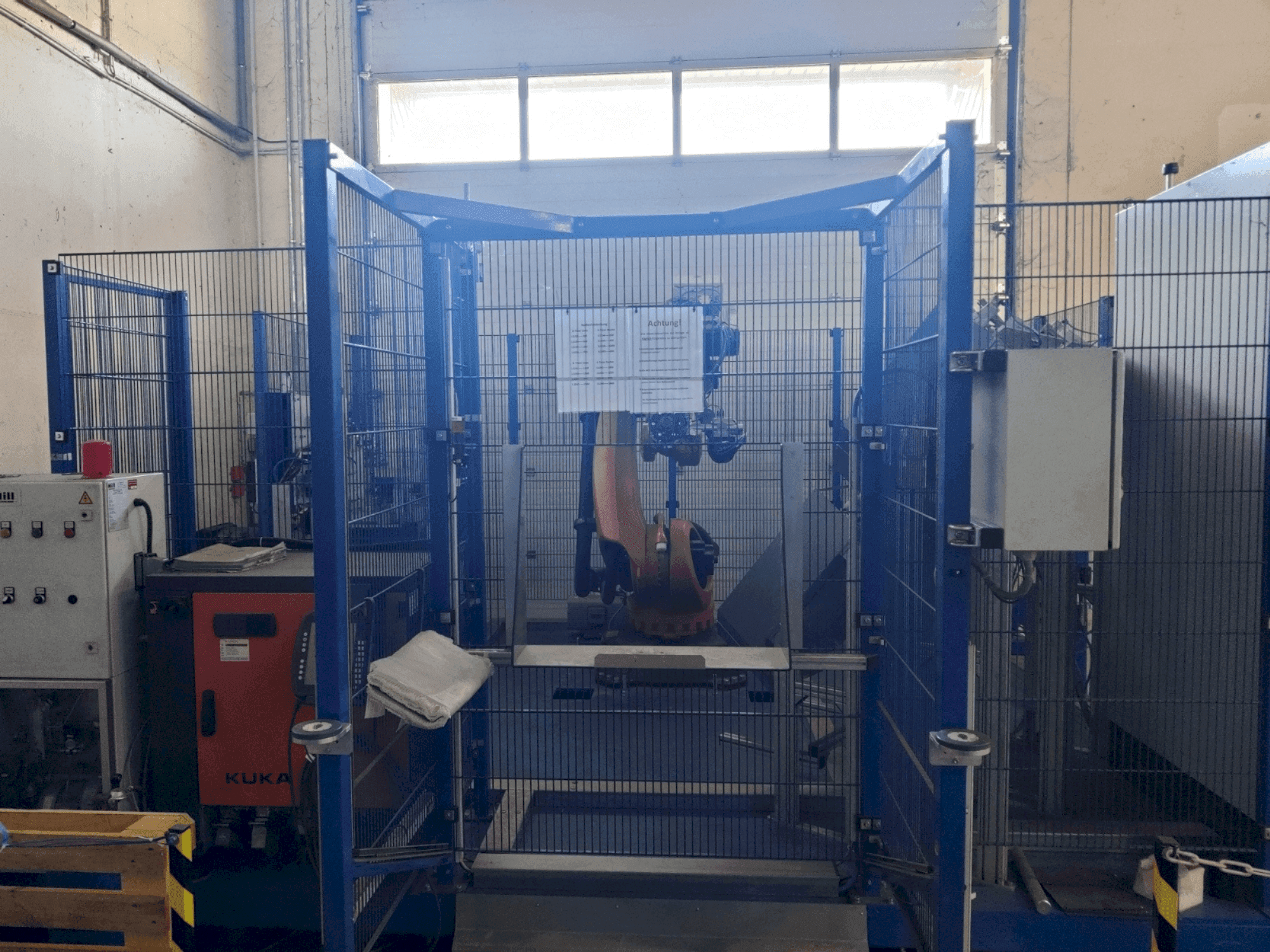 Front view of KUKA KR 120 R 2500 pro  machine