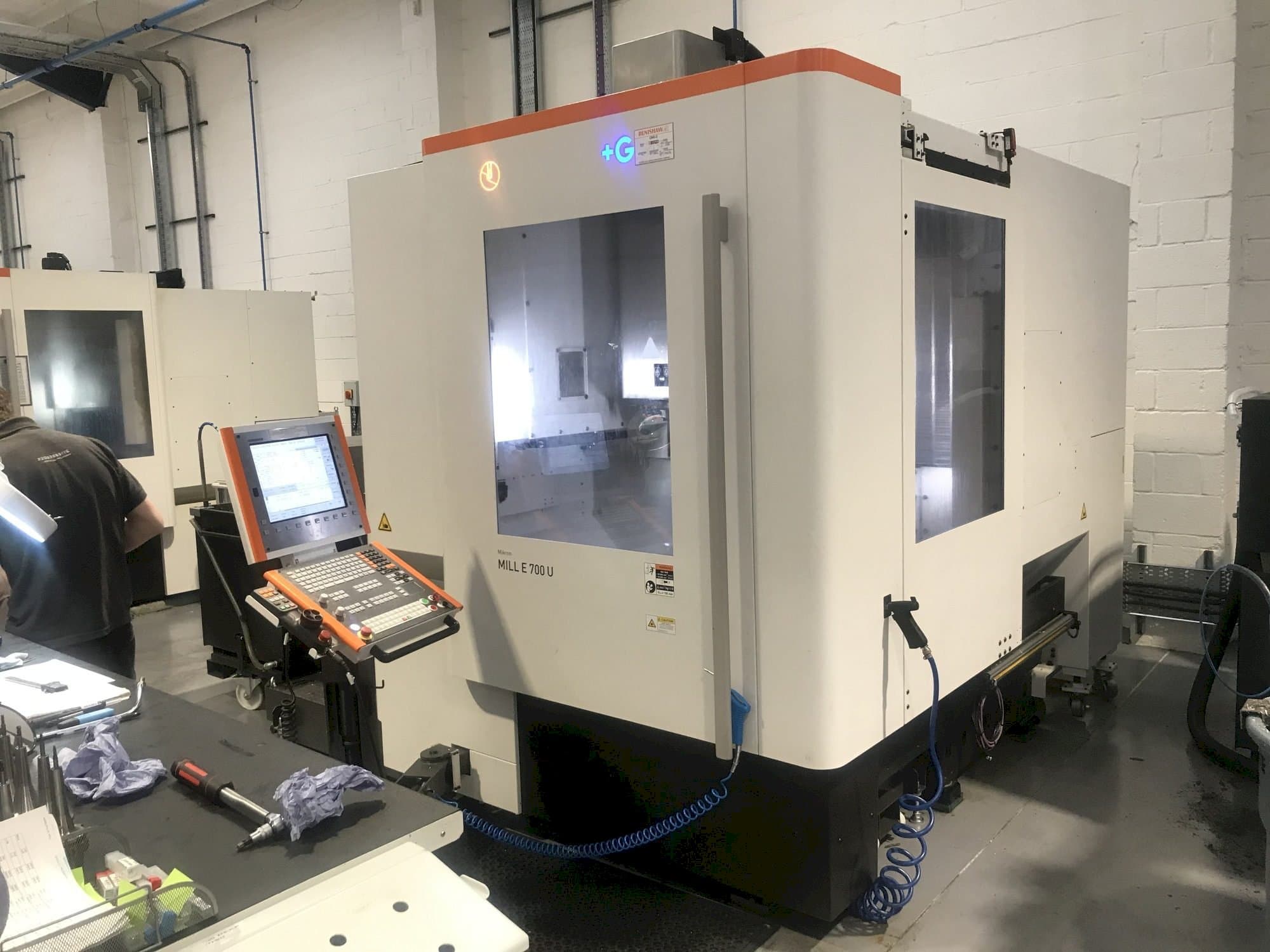 Front view of MIKRON Mill E 700 U  machine