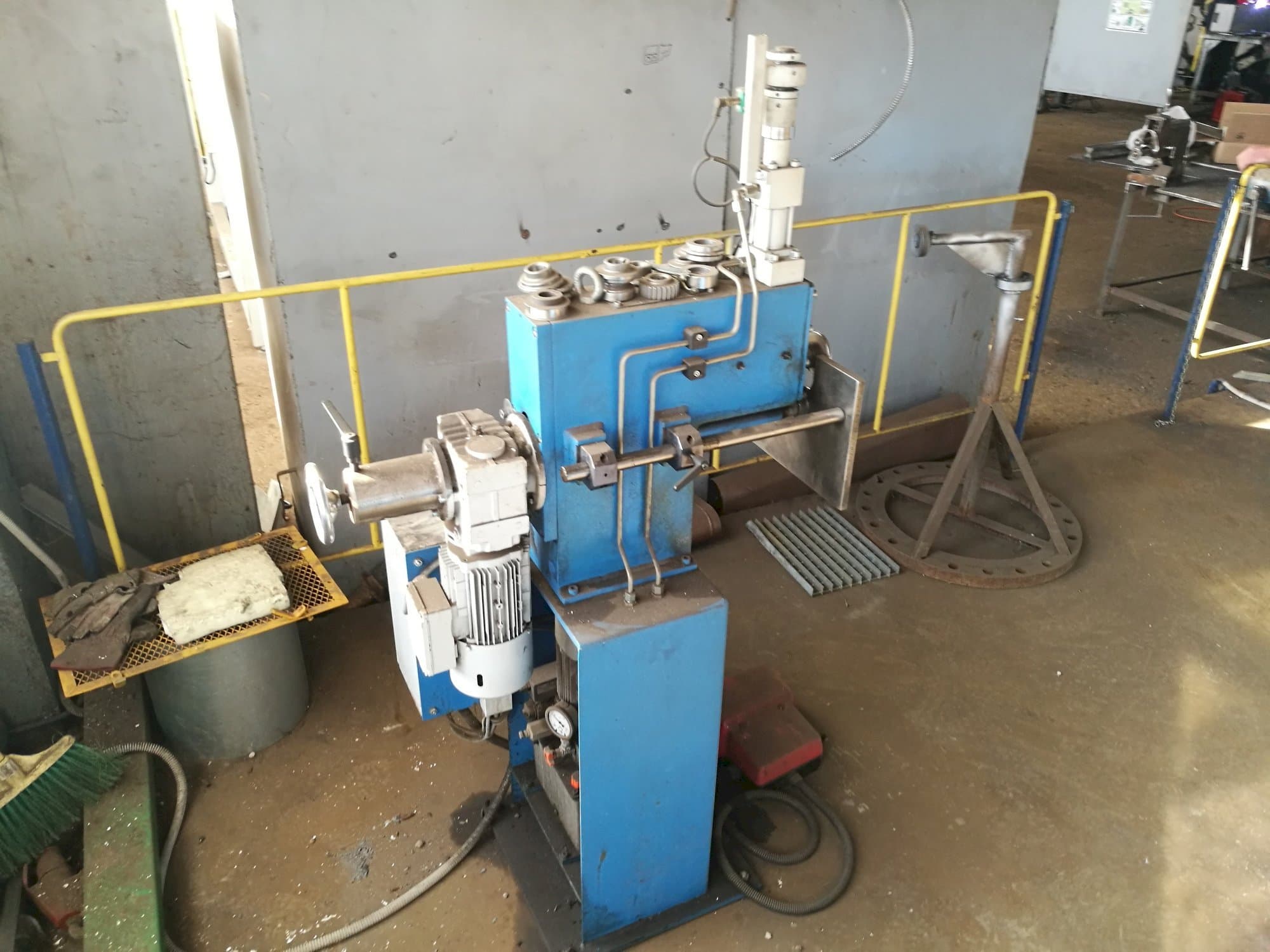 Front view of SPIRO SME 63  machine