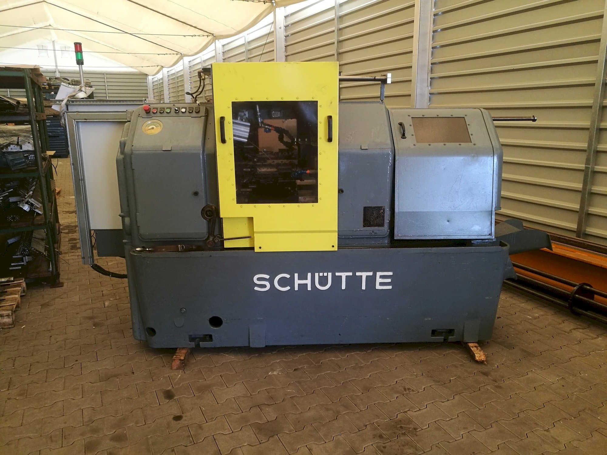 Front view of Schuette SE 16  machine