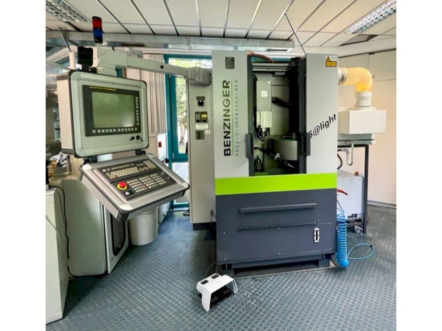 Front view of Benzinger 5@light  machine