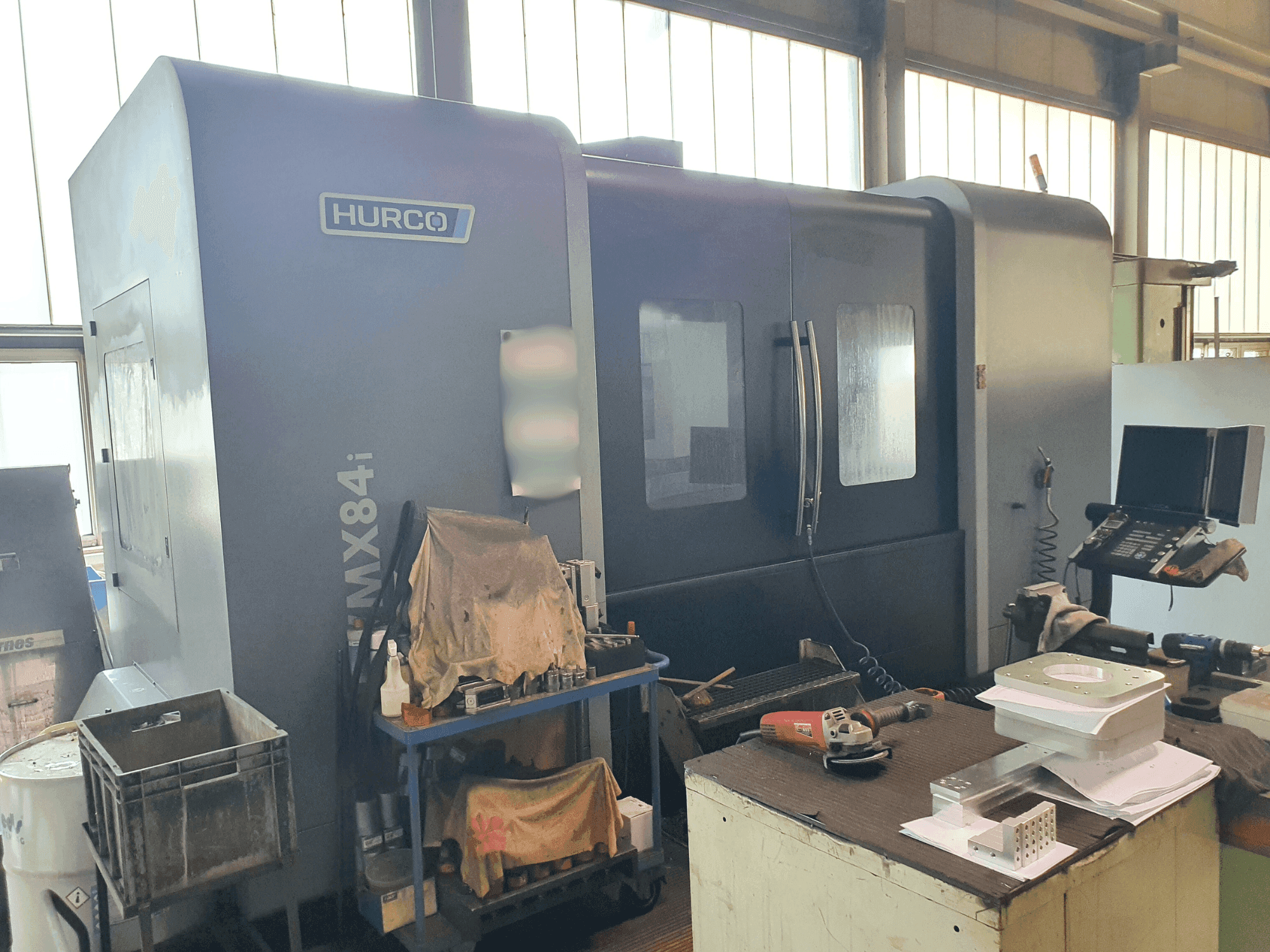 Front view of Hurco VMX 84i  machine