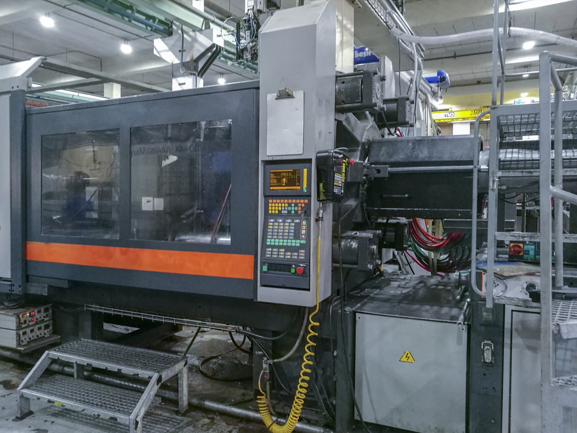 Right view 1 of SANDRETTO 4435-550 machine