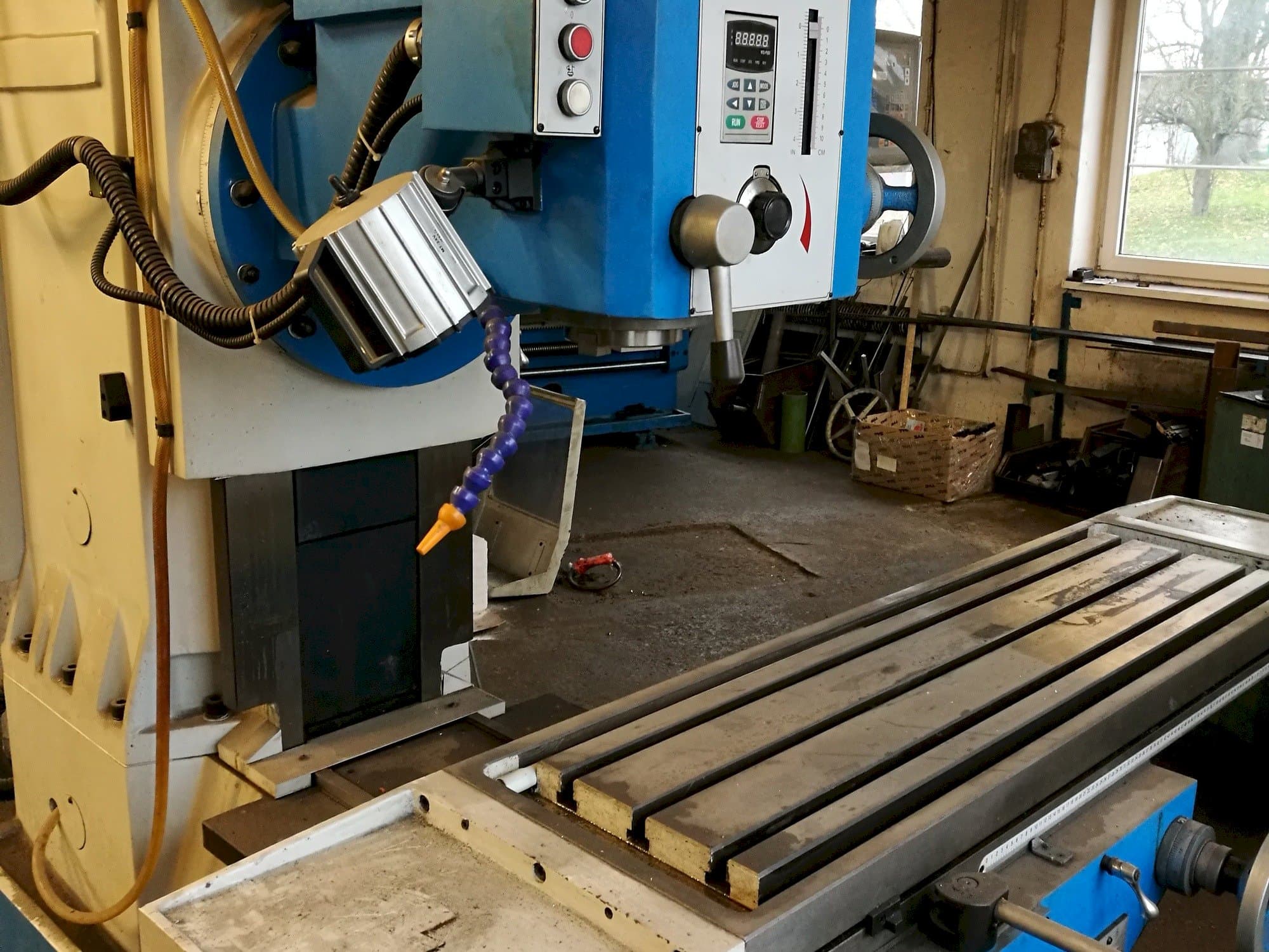 Front view of KNUTH KB 1400  machine