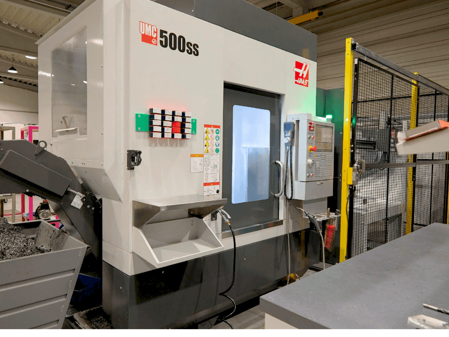 Front view of HAAS UMC 500-SS MIT APL  machine