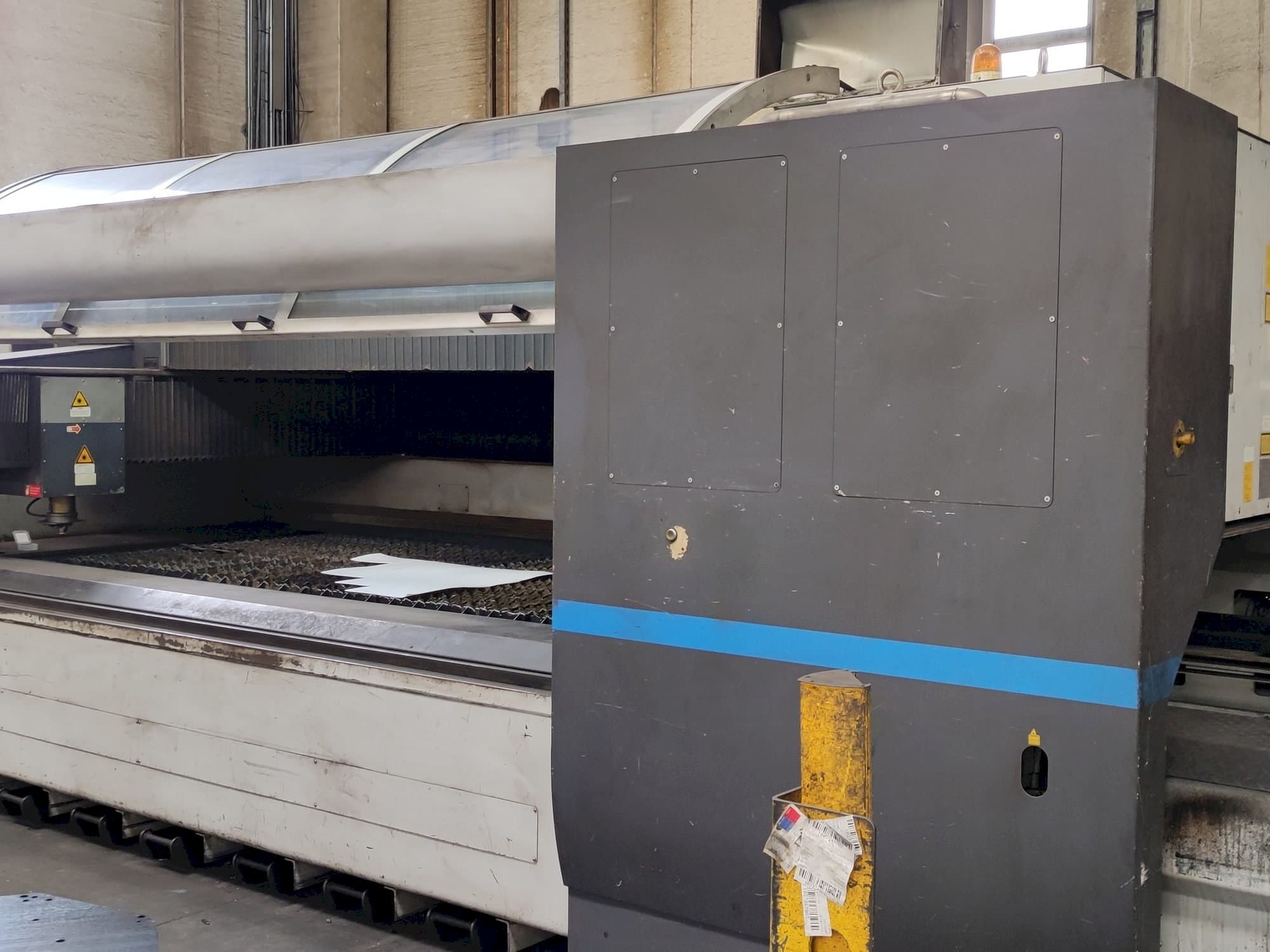 Front view of LVD AXEL 3015 S  machine