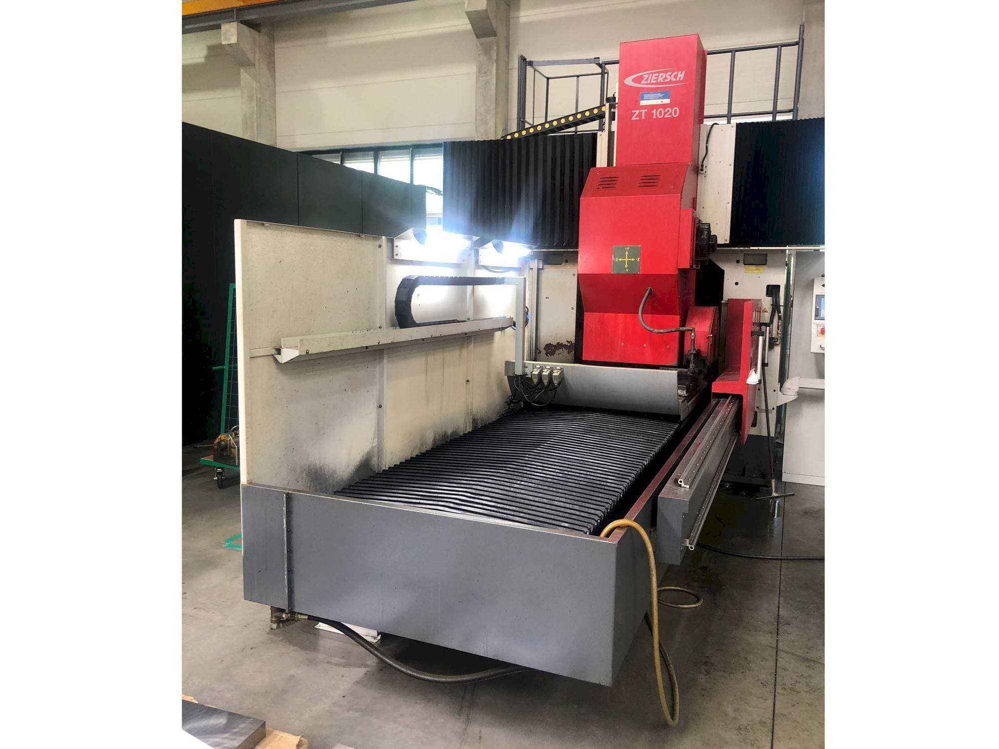 Front view of Ziersch ZT 1020  machine