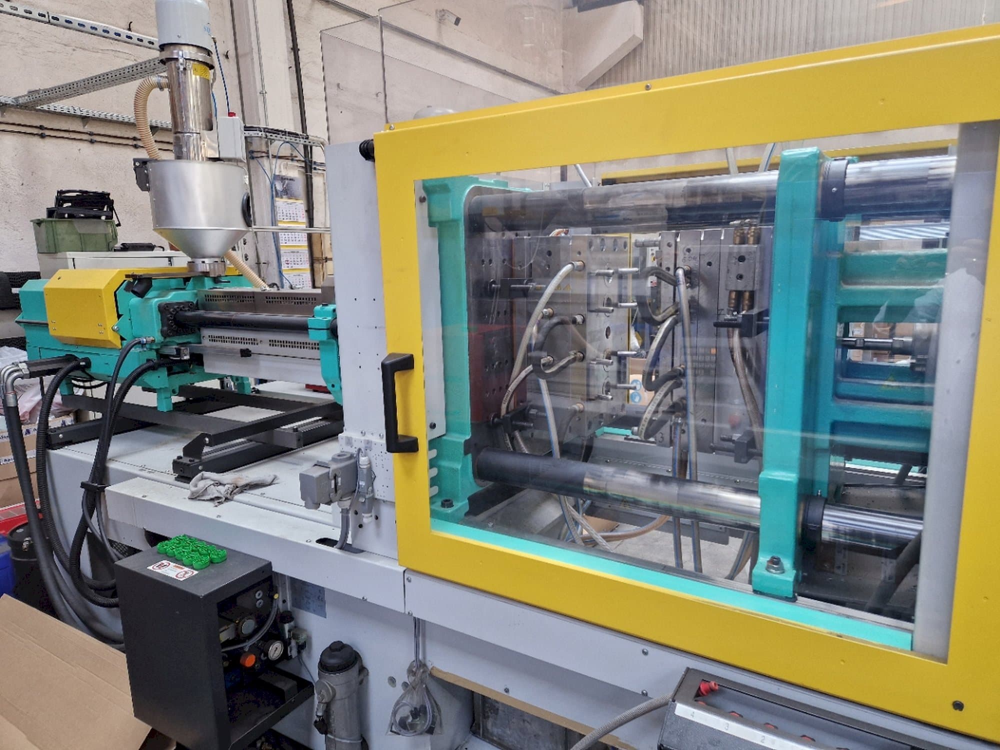 Front view of Arburg ALLROUNDER 570 C 2000-800 GOLDEN EDITION  machine