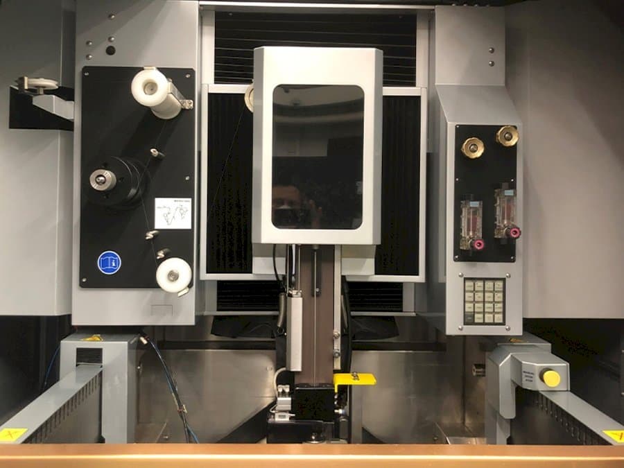 Front view of EROWA Robot Compact 80  machine