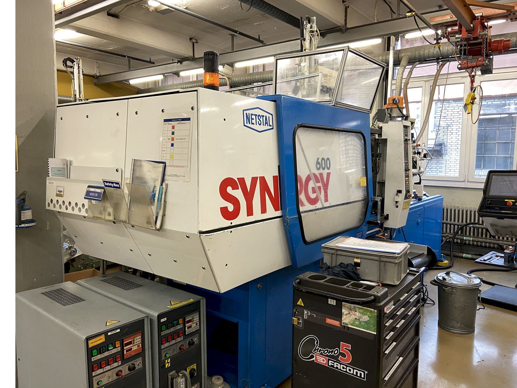 Front view of Netstal SYNERGY 600-110  machine