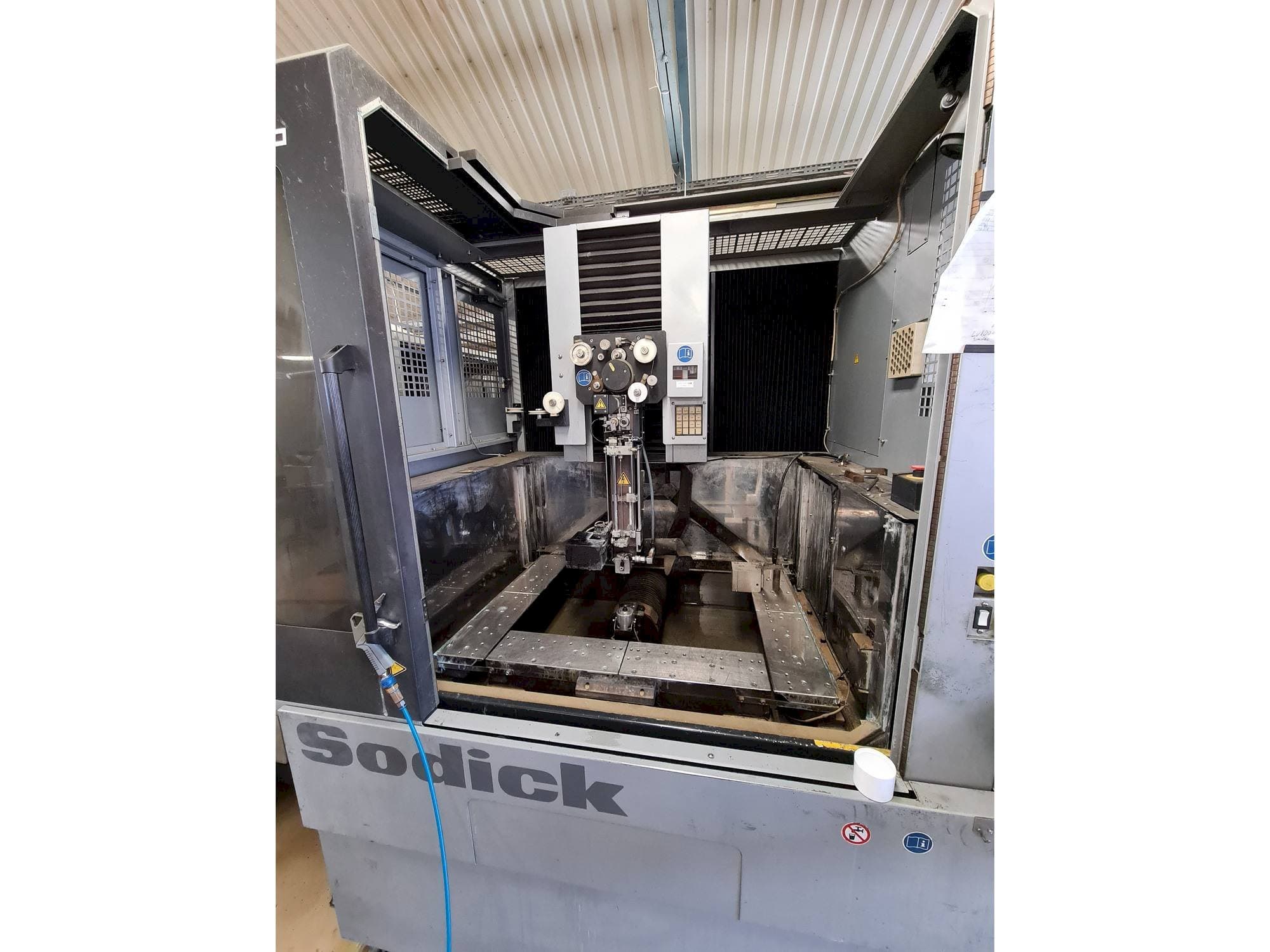 Front view of Sodick AQ750L  machine