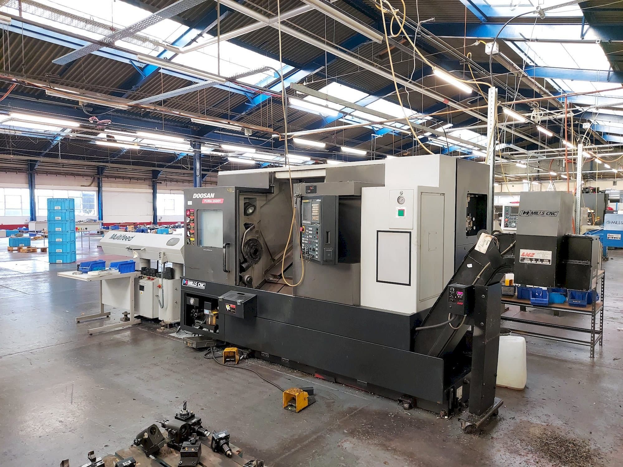 Front view of Doosan Puma 2600Y  machine