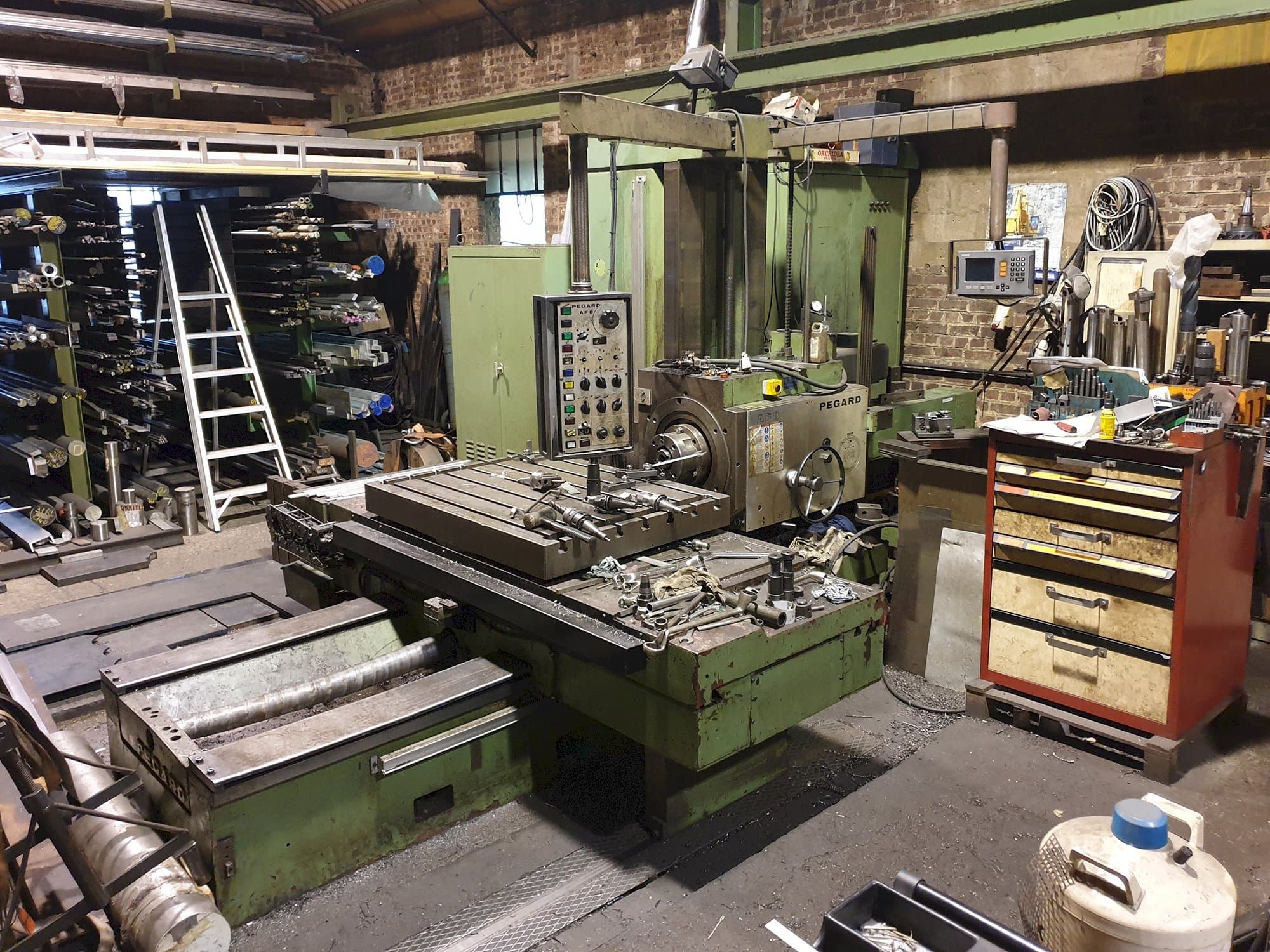 Front view of PEGARD AF 8 Machine