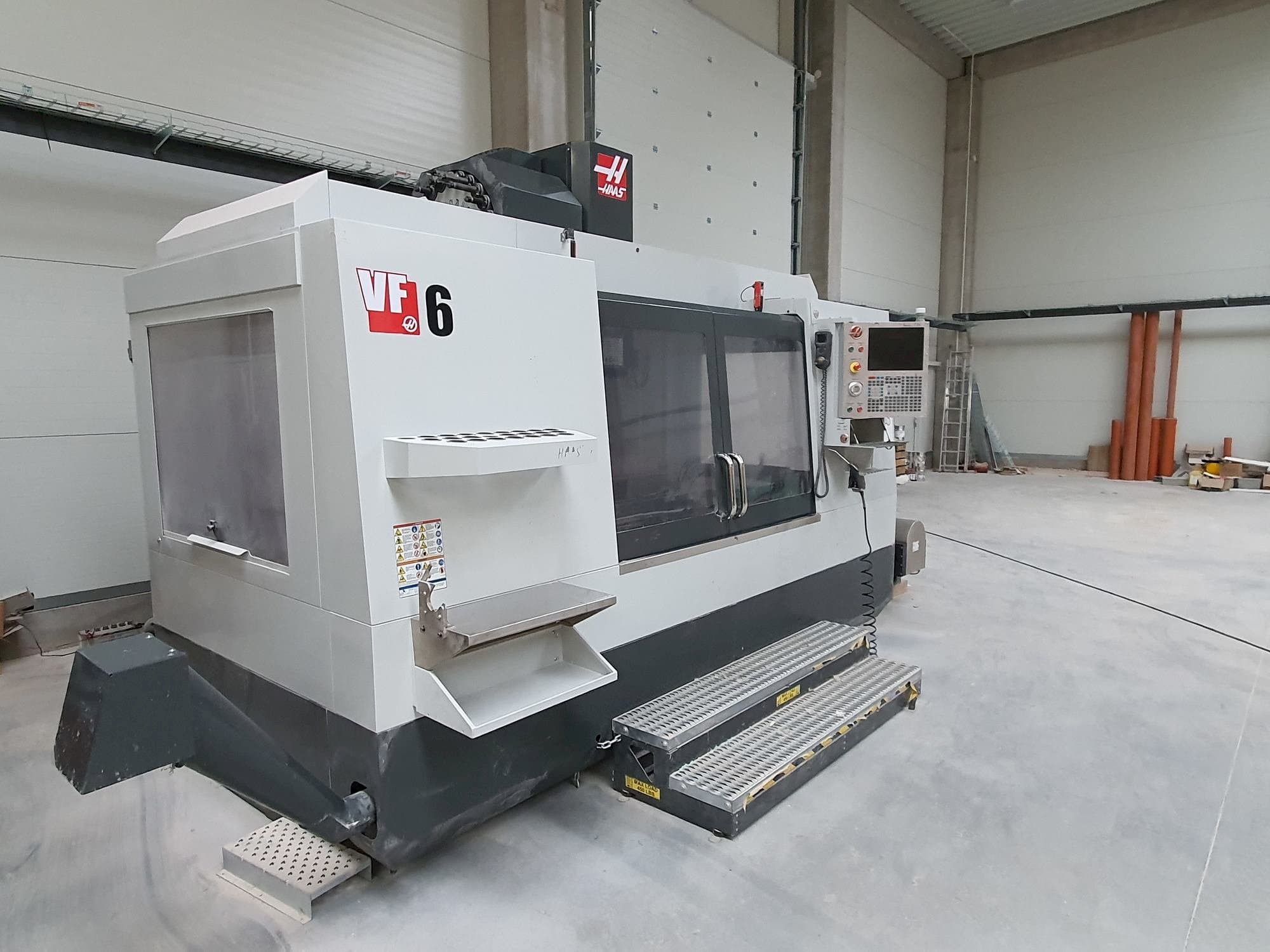 Front view of HAAS VF-6/40  machine