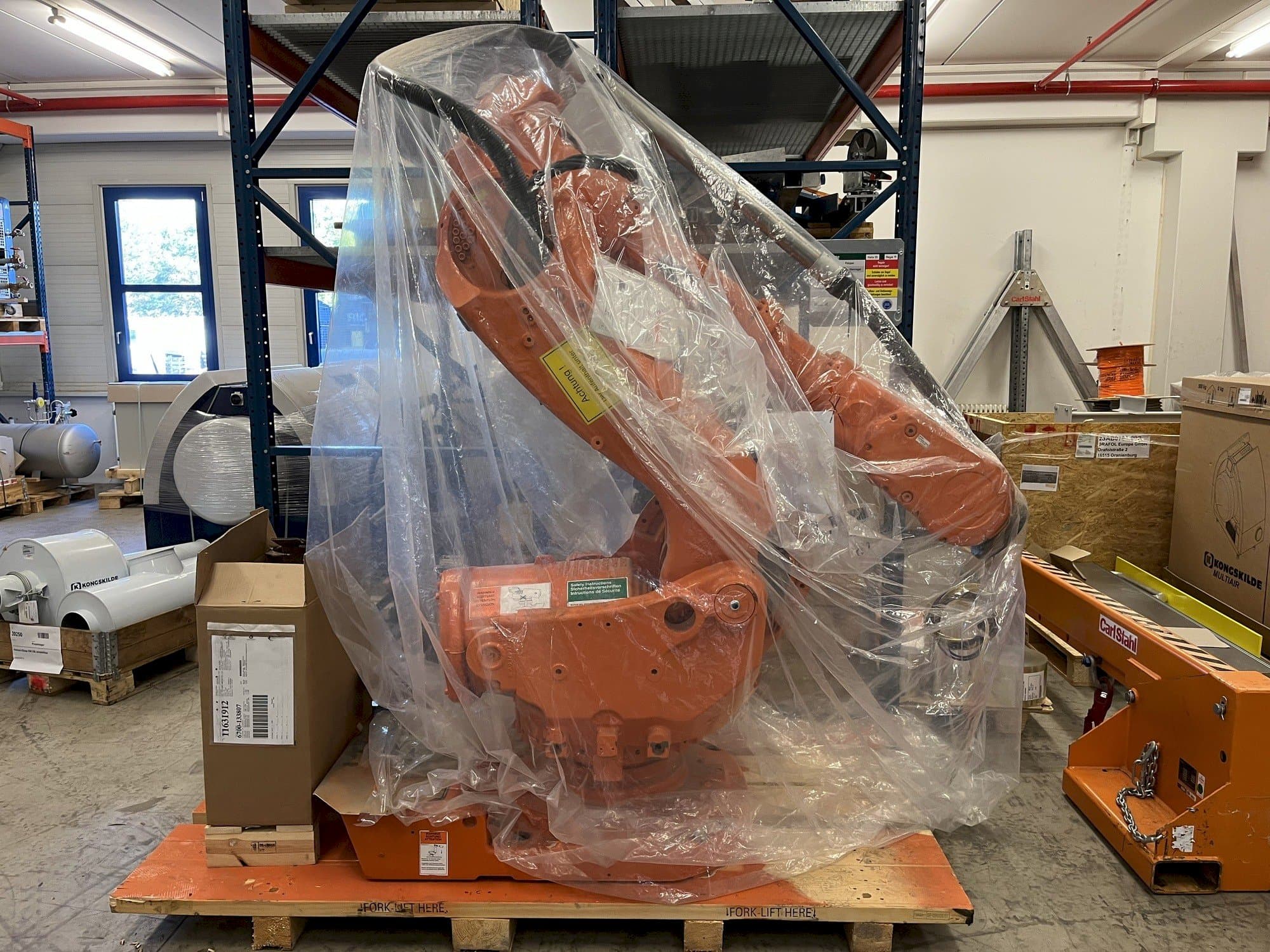 Front view of ABB IRB 6600 M2004  machine