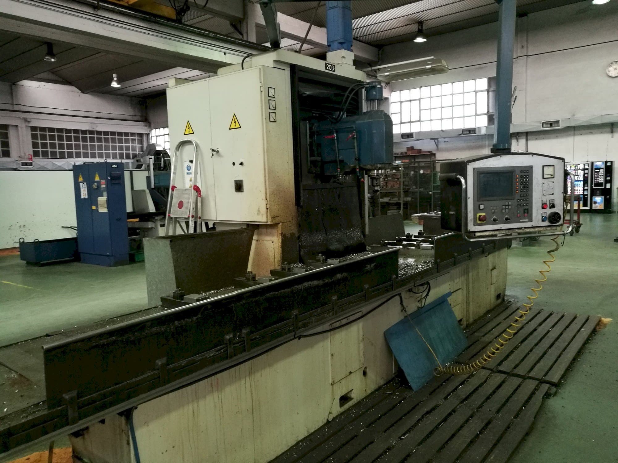 Left side view of Correa A-20/44  machine