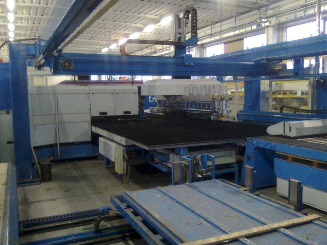 Front view of Finn-Power LP6  machine