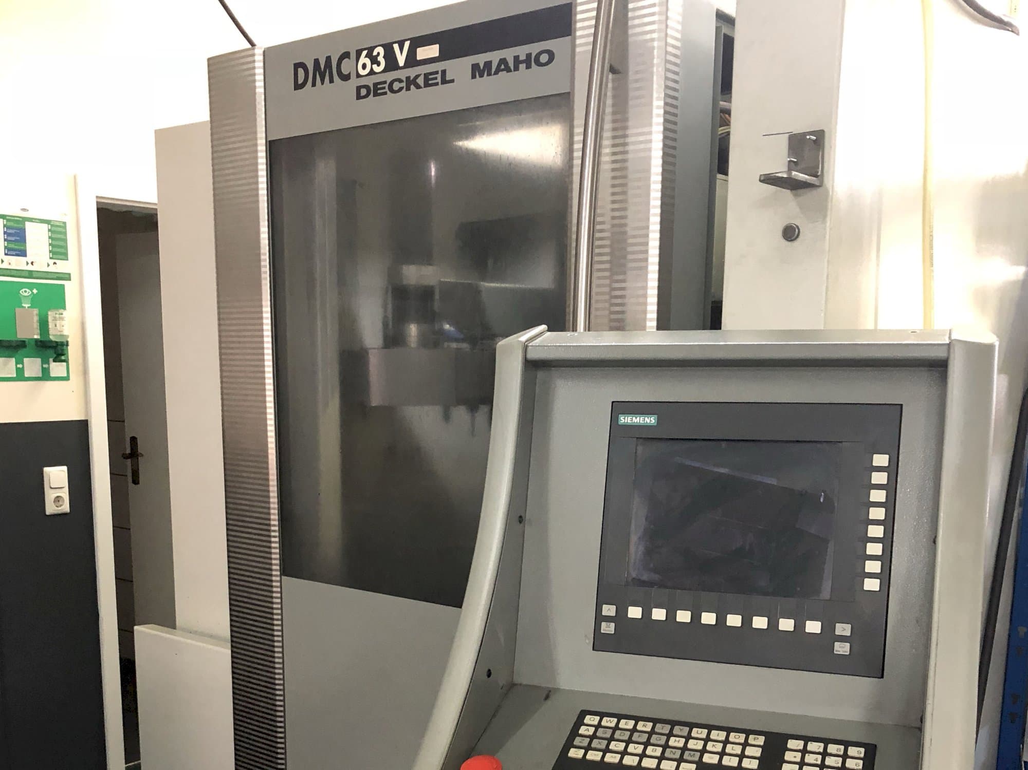 Right view of DECKEL MAHO DMC 63V Machine