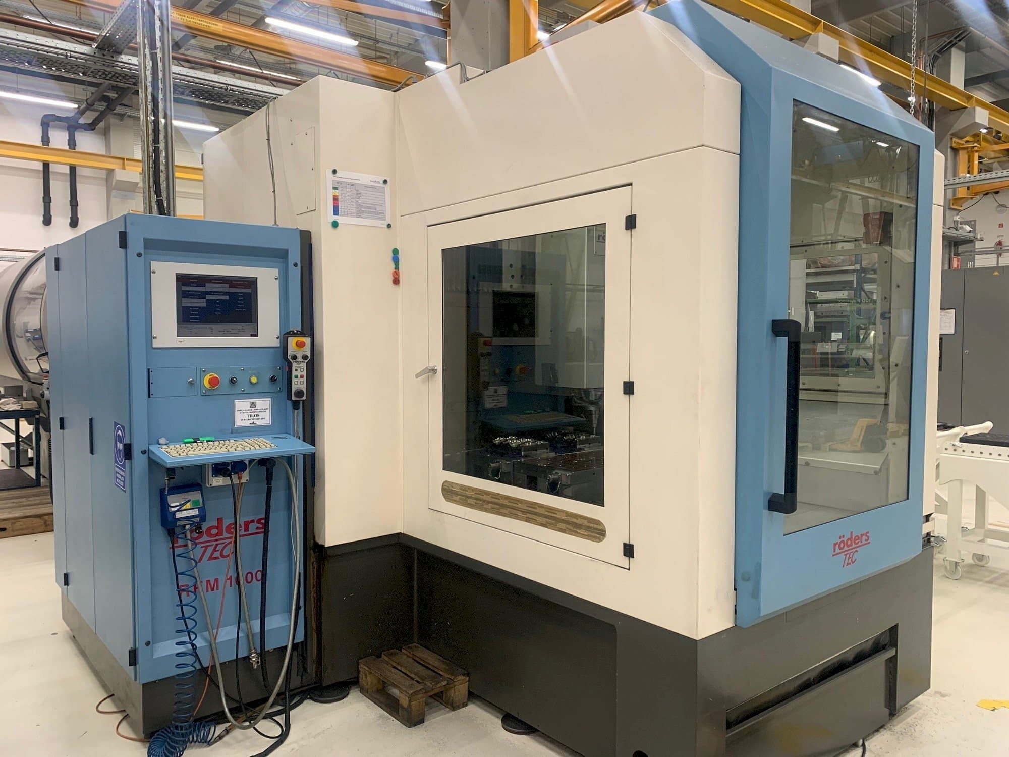 Front view of Roders RFM 1000-2  machine