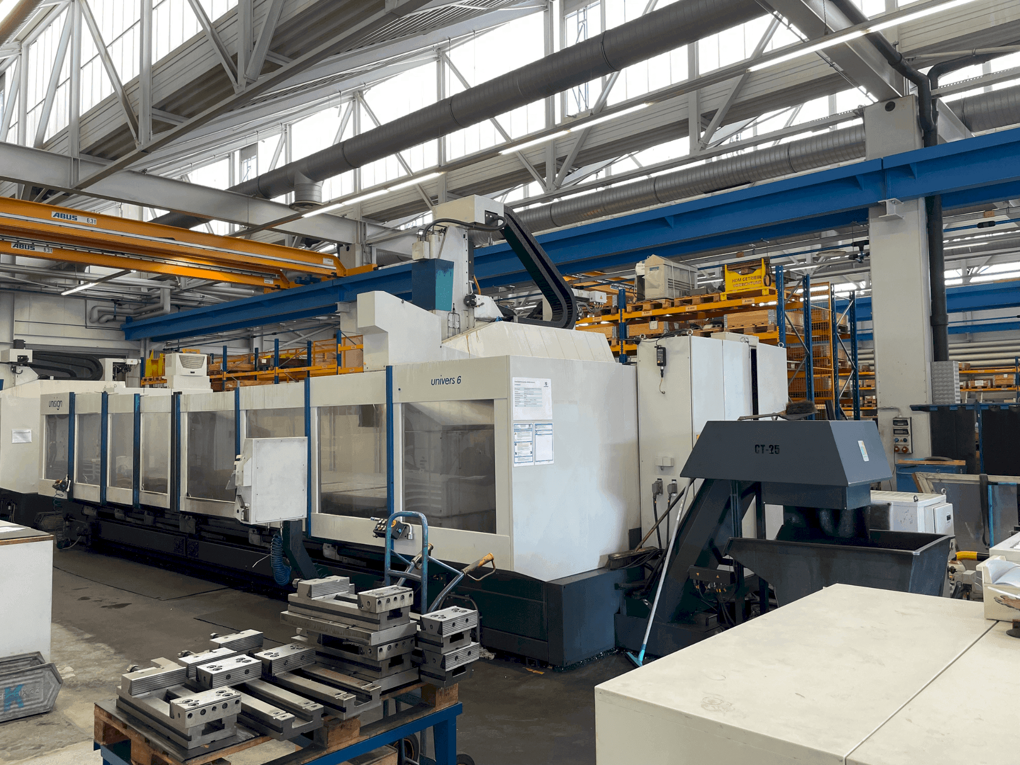 Front view of Unisign UNIVERS 6  machine