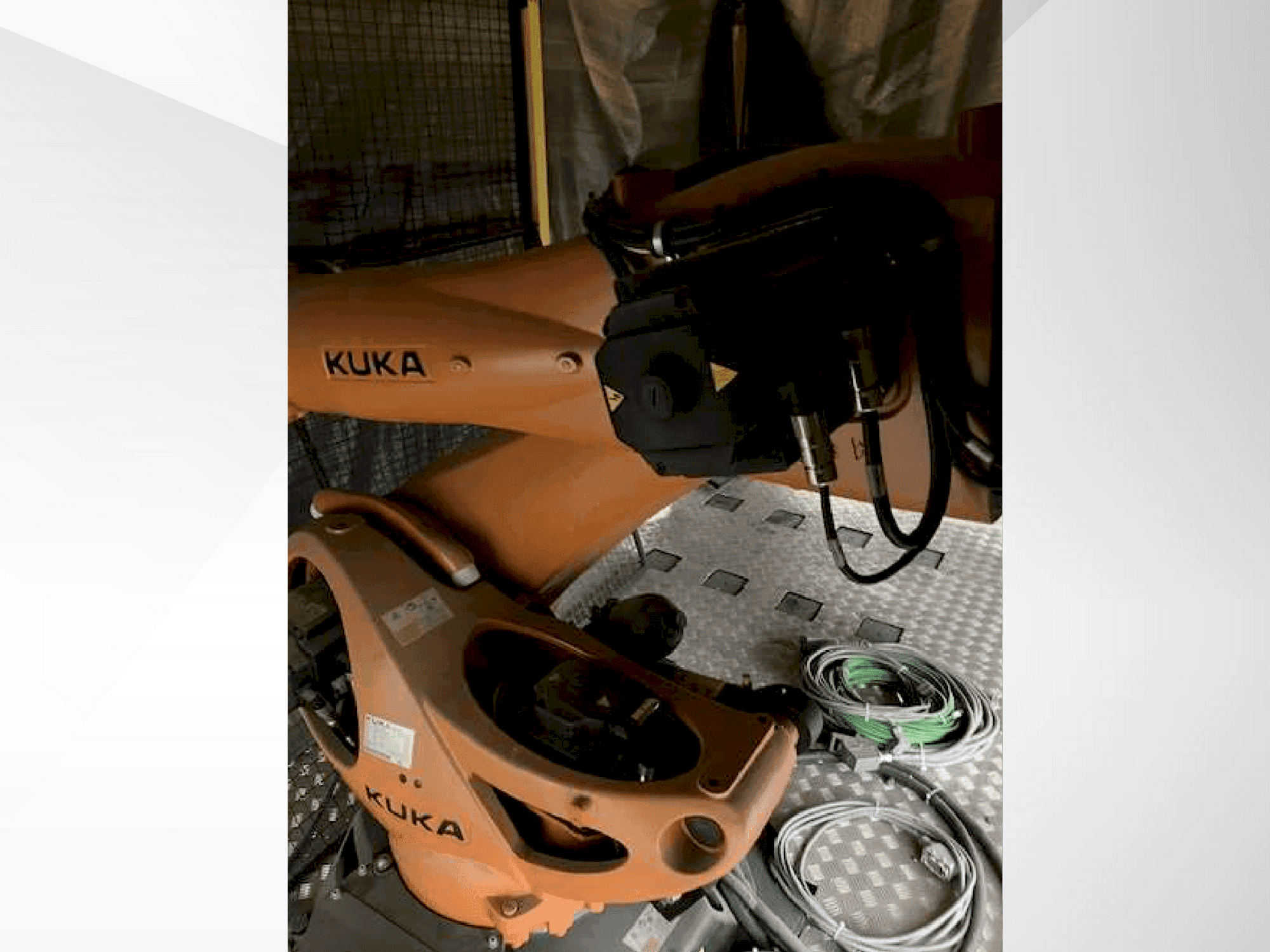 Front view of KUKA KR 210 R2700 extra (2018)  machine