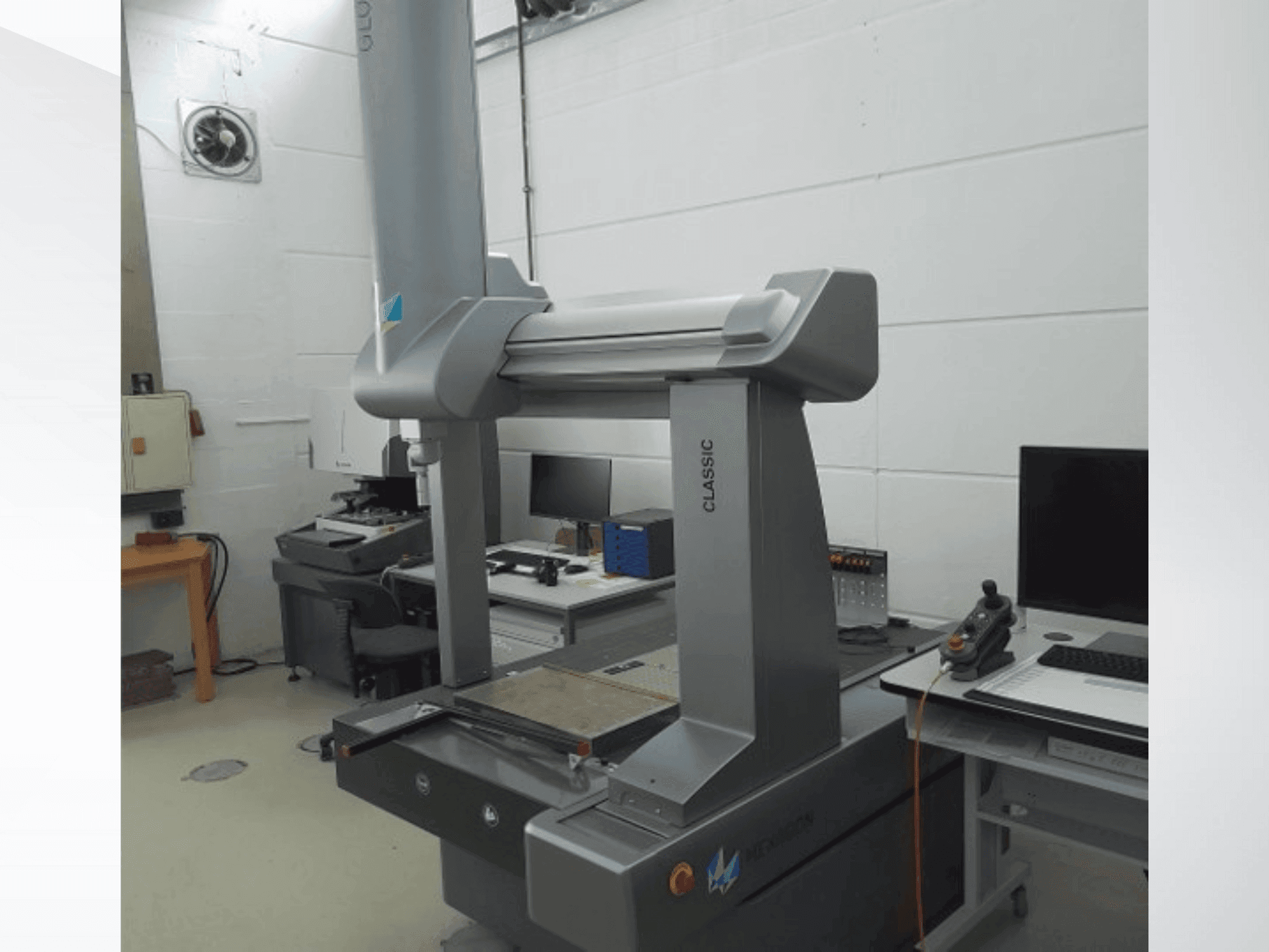 Front view of Hexagon GLOBAL CLASSIC  machine