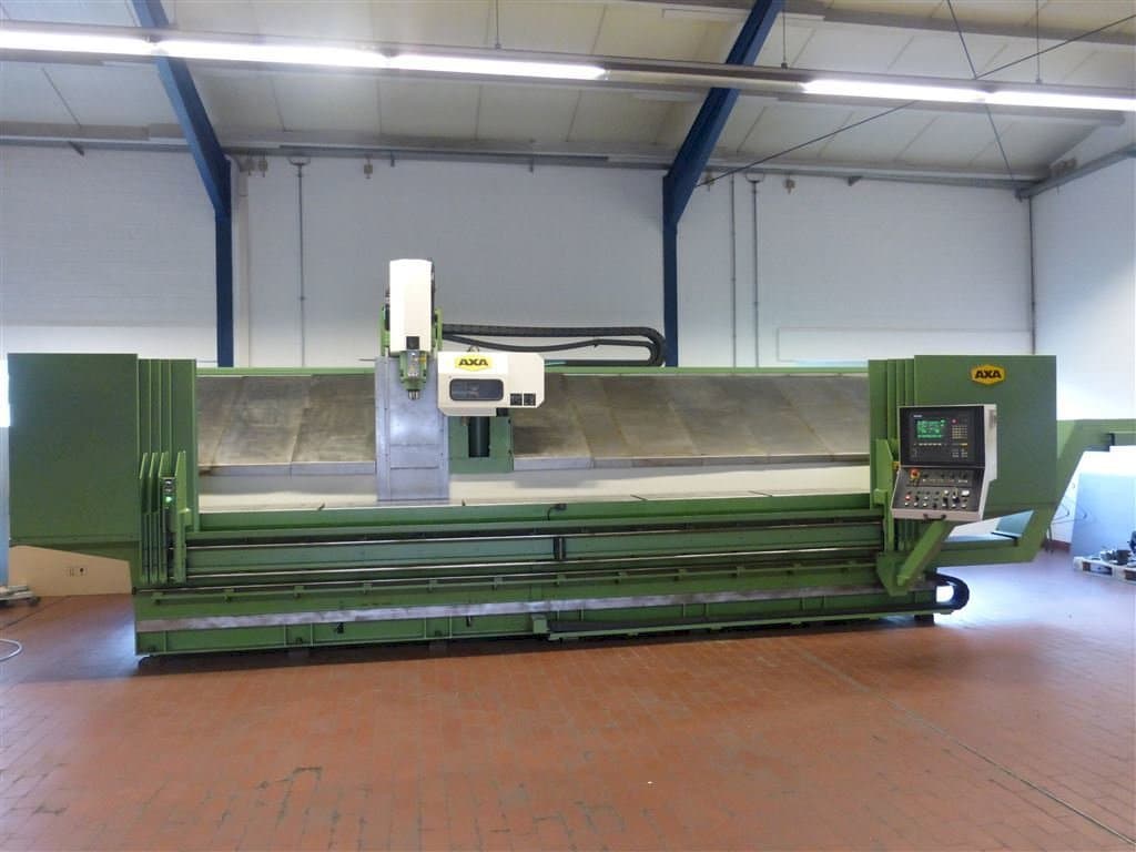 Front view of AXA VSC 1-5000M/E machine