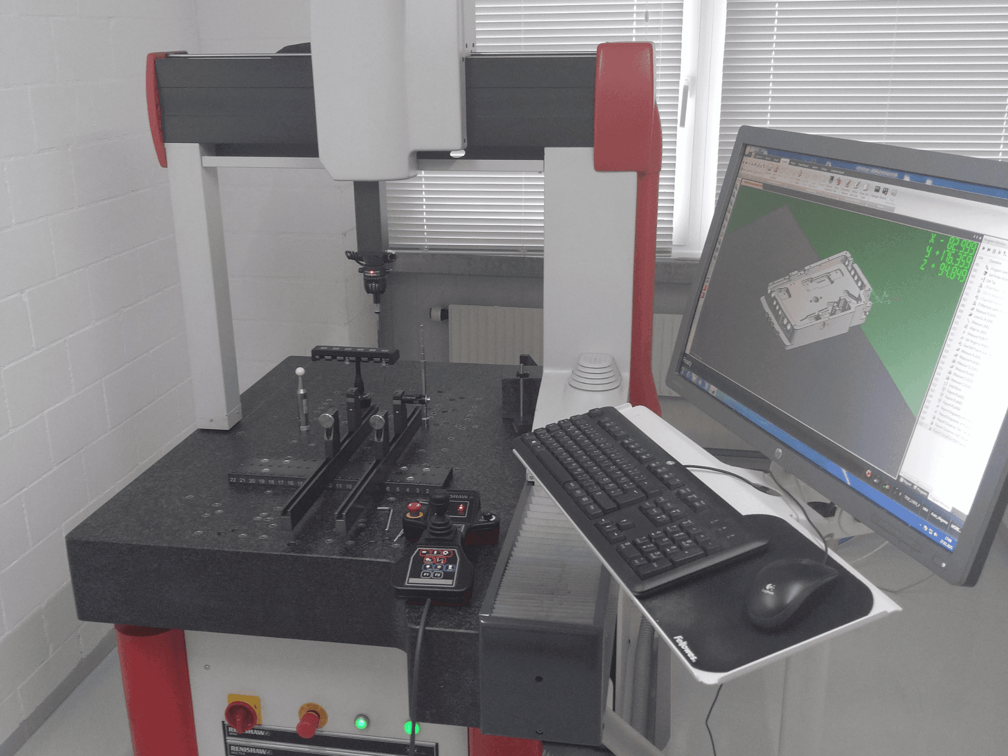 Front view of Coord3 Ares 700  machine