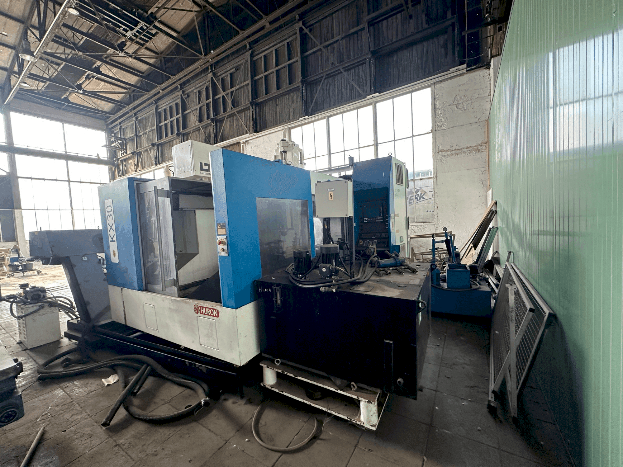 Front view of Huron KX30  machine