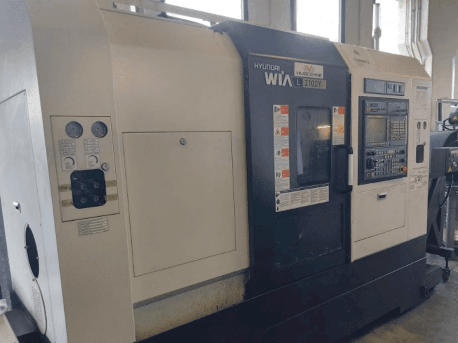 Front view of Hyundai Wia L2100Y  machine