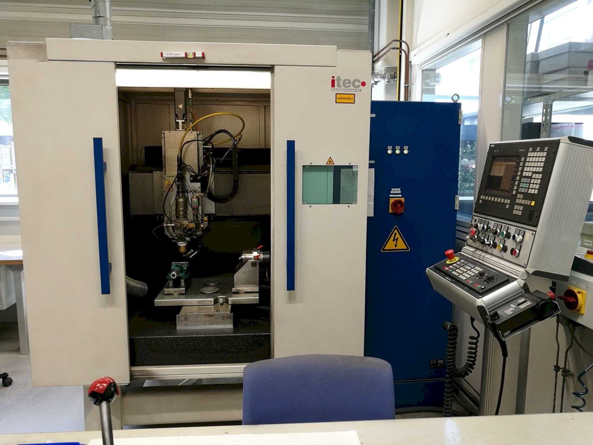 Front view of ITEC vmaxS  machine