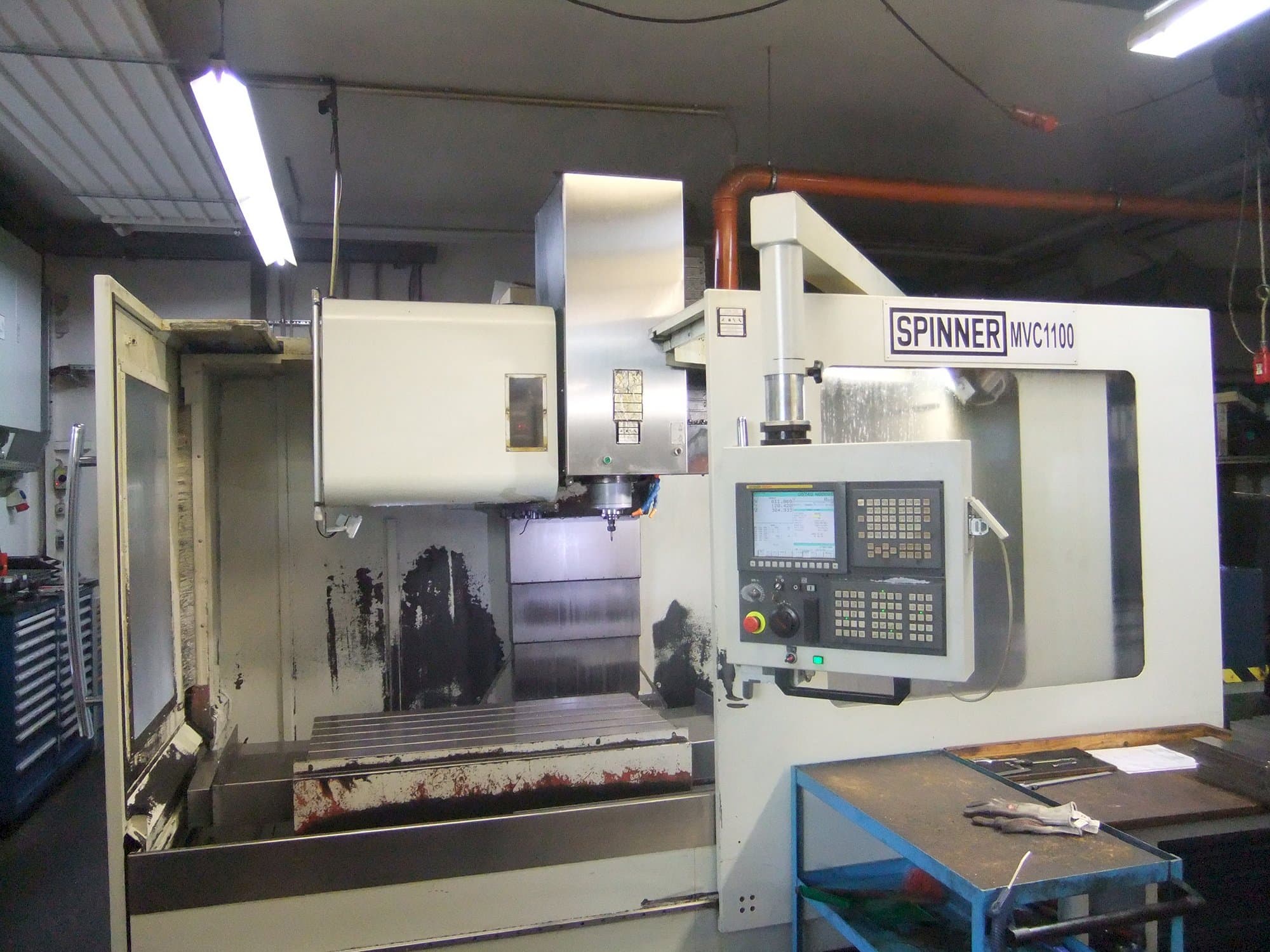 Front view of SPINNER MVC1100  machine