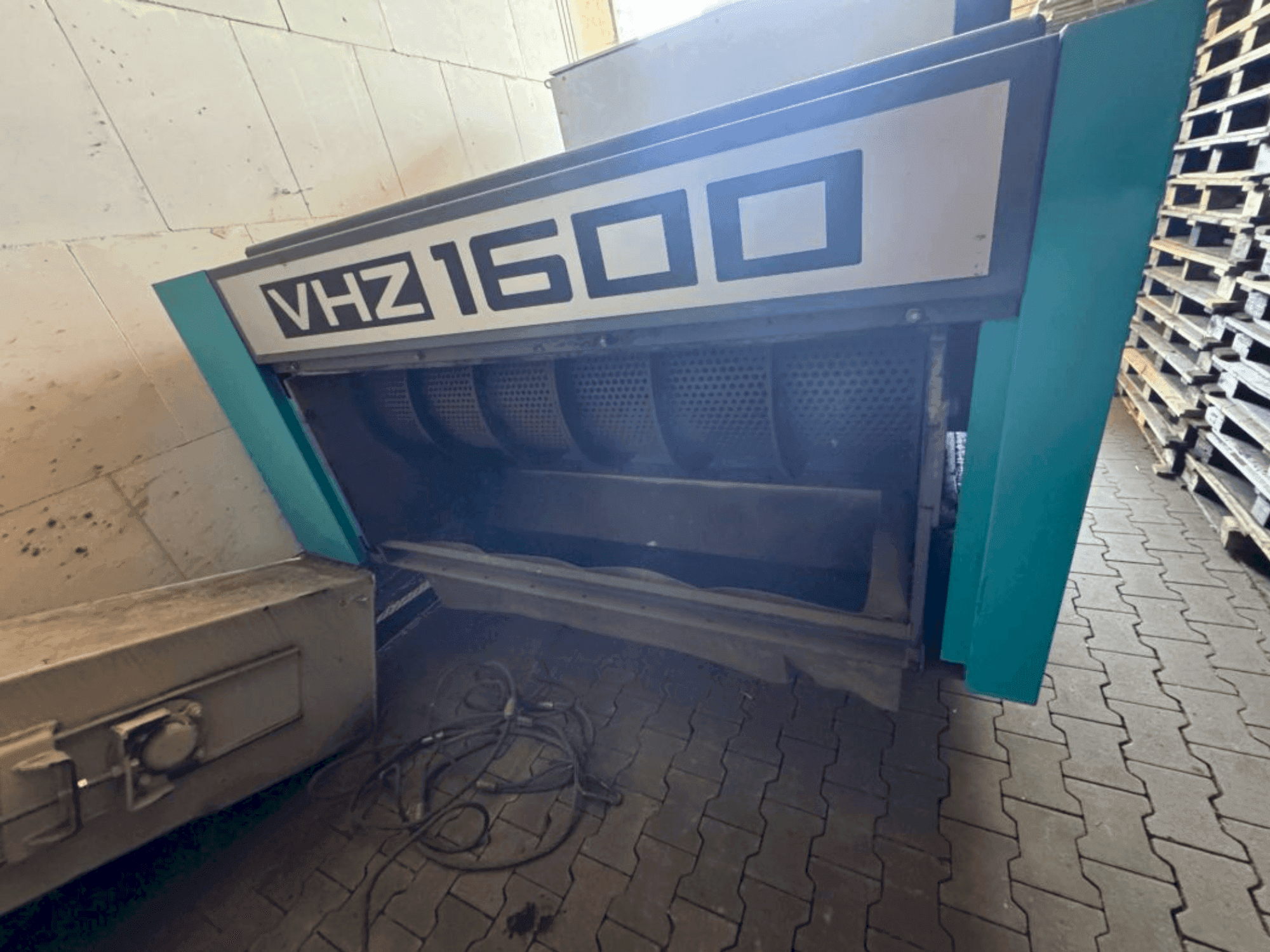 Front view of VECOPLAN VHZ 1600  machine