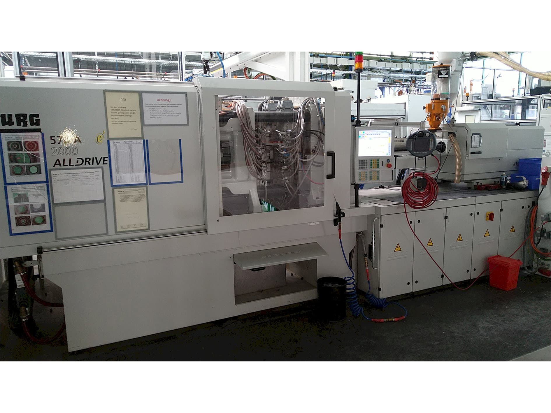 Front view of Arburg Allrounder 570 A 2000-800 ALLDRIVE  machine