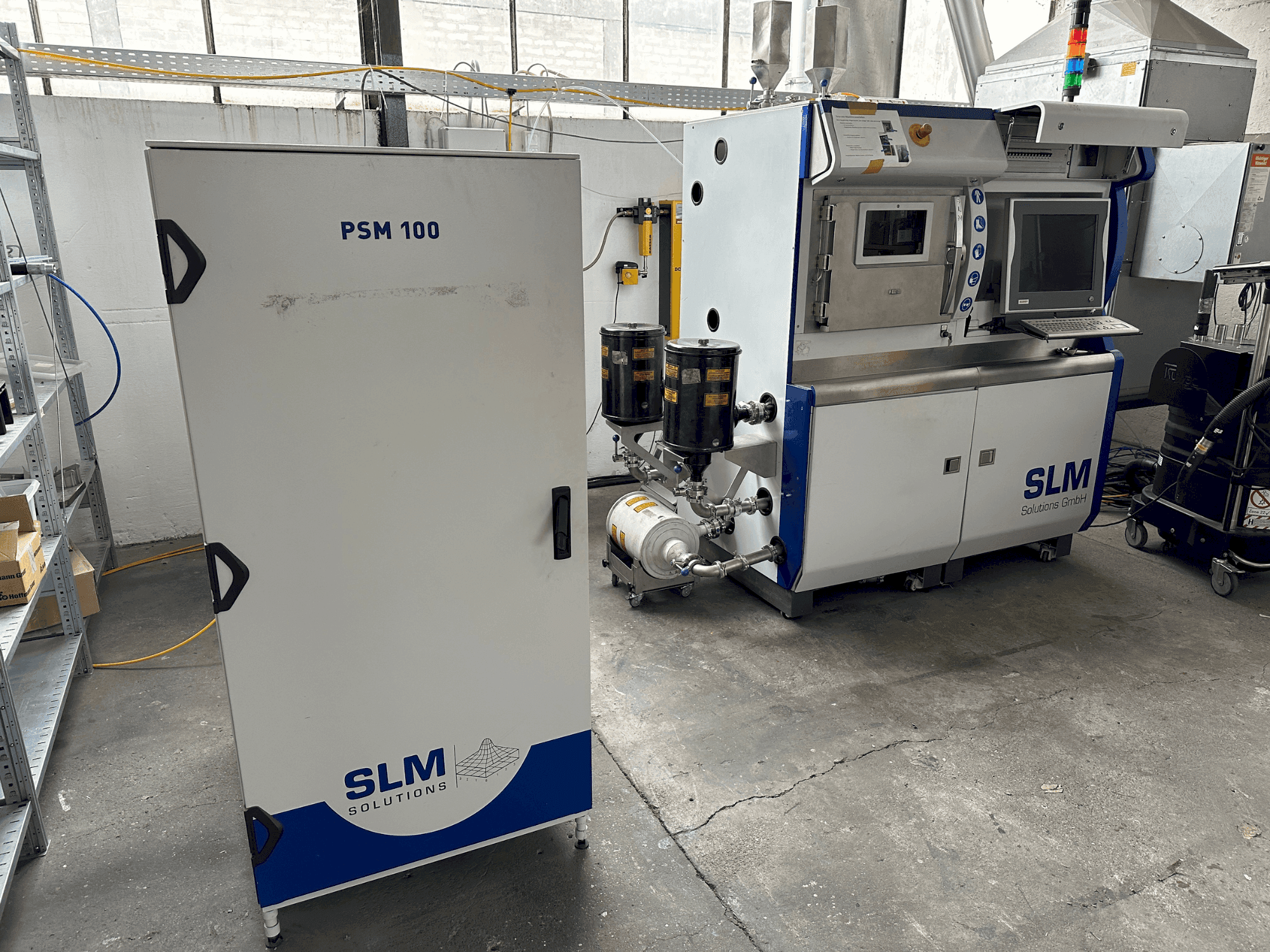 Front view of SLM 280 HL  machine