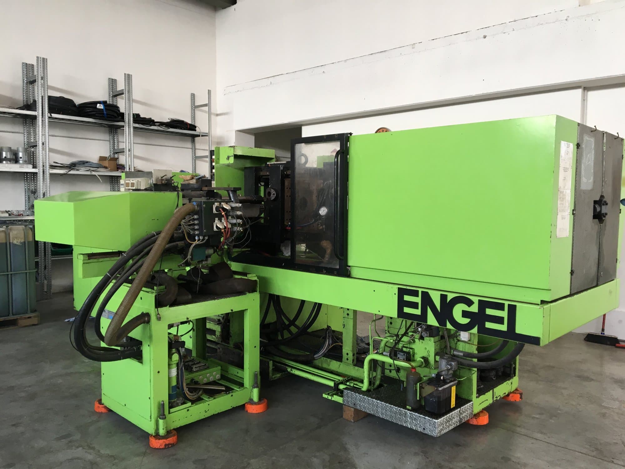 Right view of ENGEL ES 600H/330L/125H-2F Machine