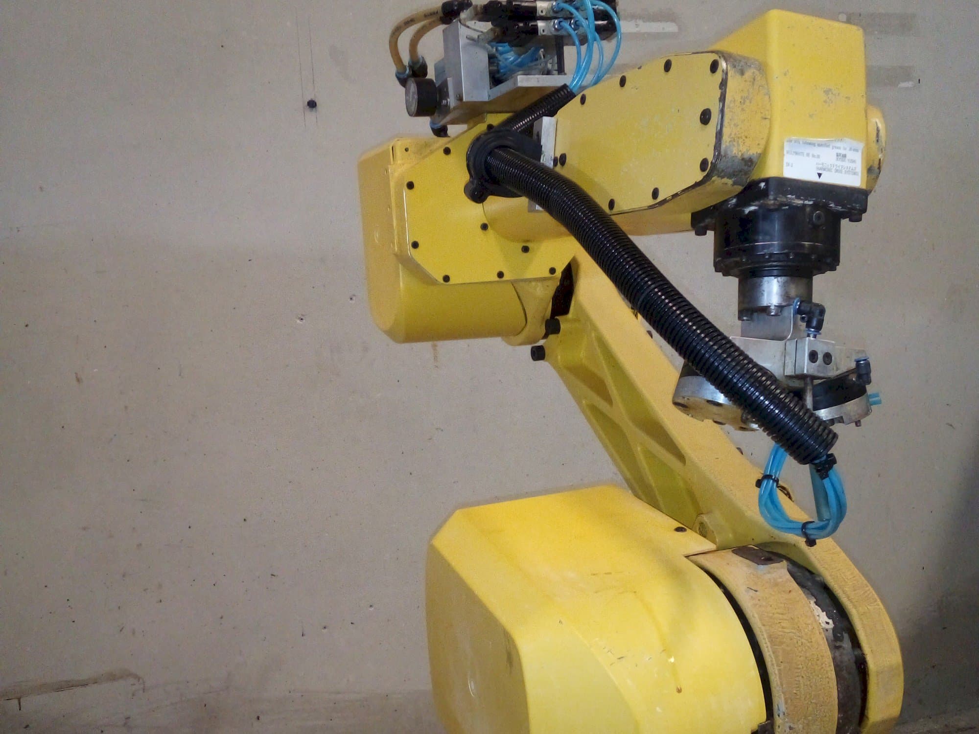 Front view of FANUC M-6iB  machine