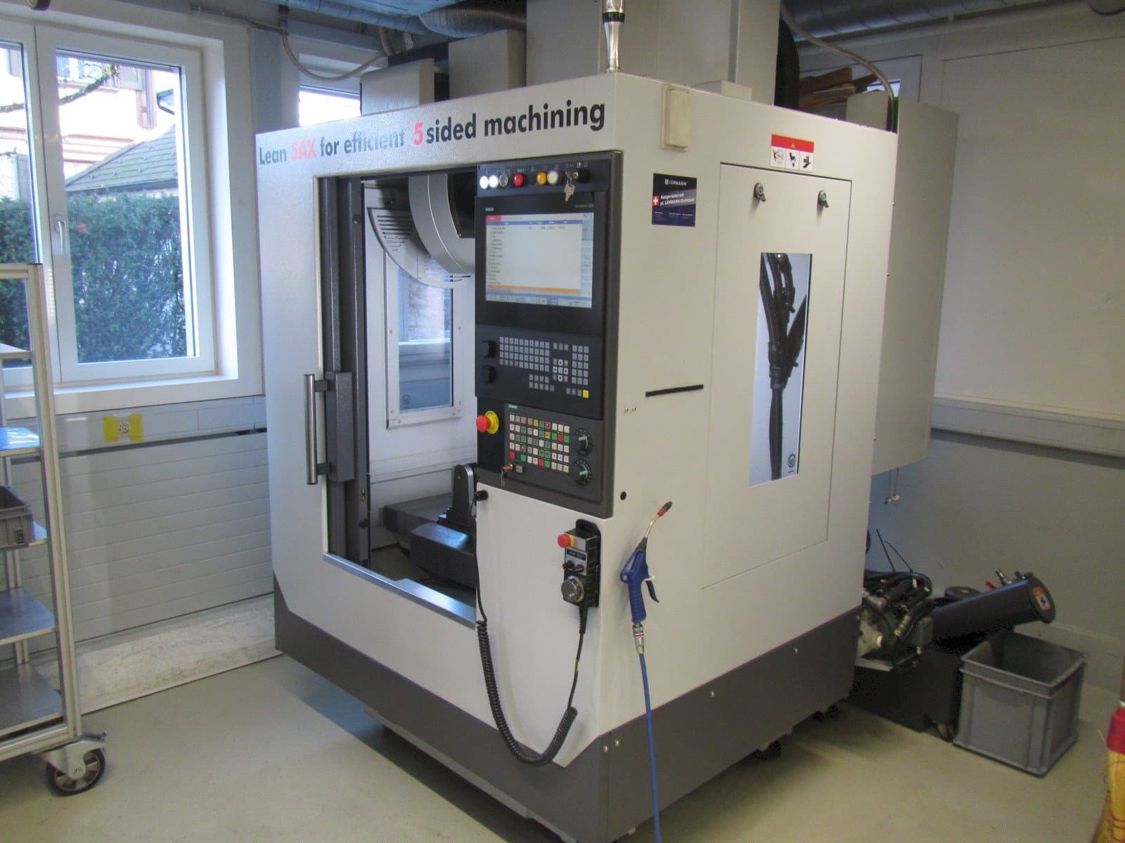 Front view of HARDINGE V480  machine