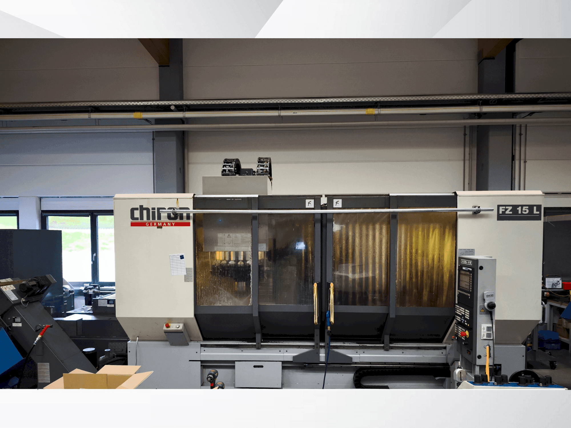 Front view of CHIRON FZ 15 L  machine