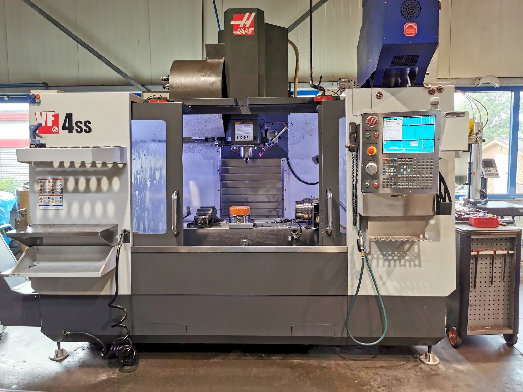 Front view of HAAS VF-4SS  machine