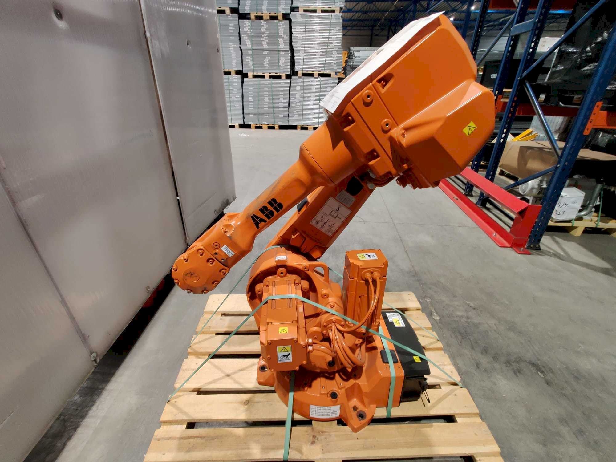 Front view of ABB IRB 2600 M2004  machine