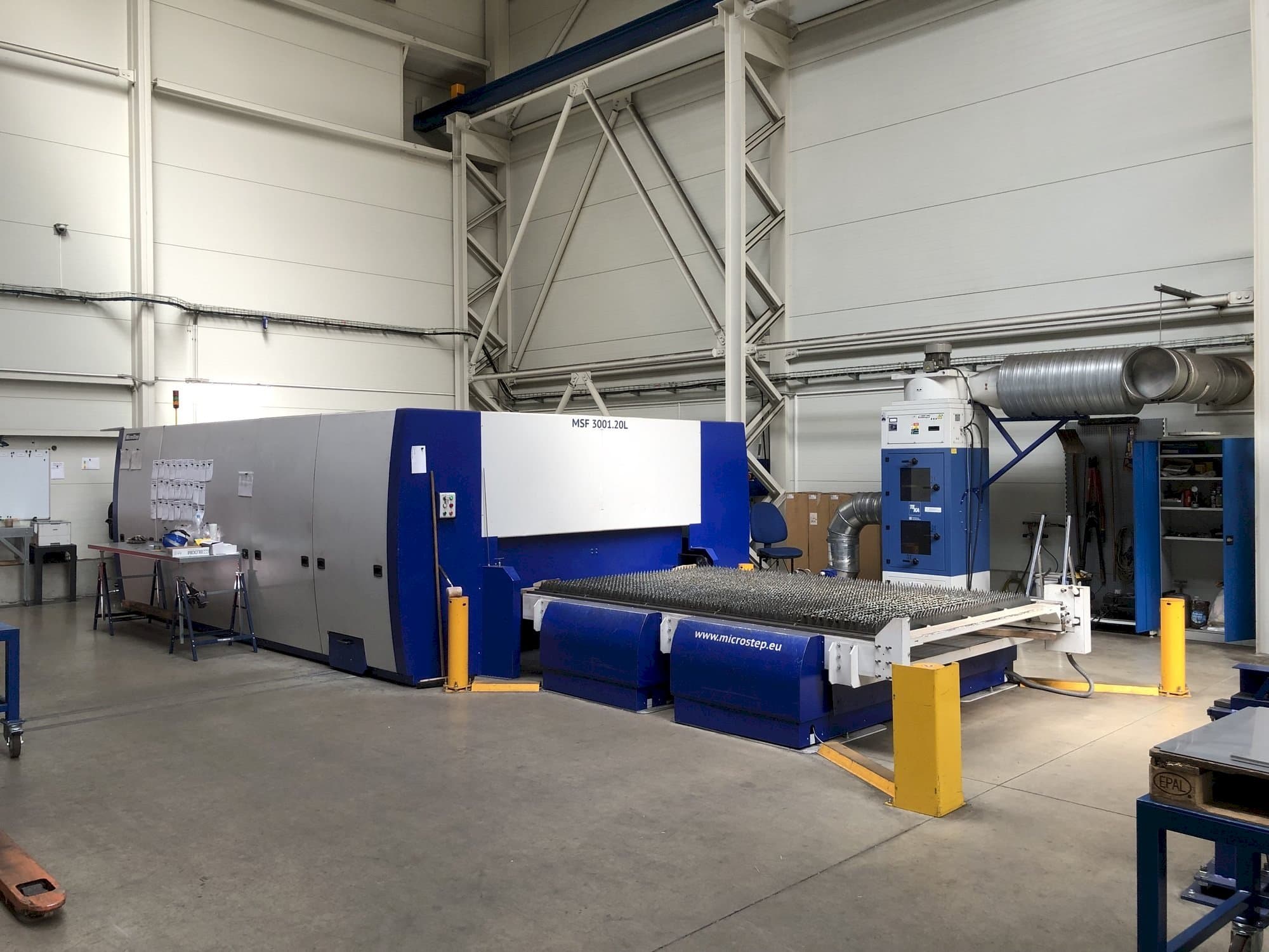 Left side view of MicroStep MSF 3001.20L machine