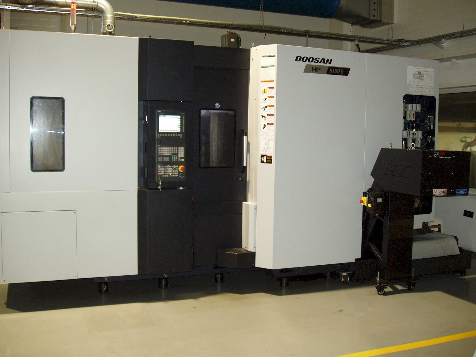 Front view of Doosan HP 5100 II  machine