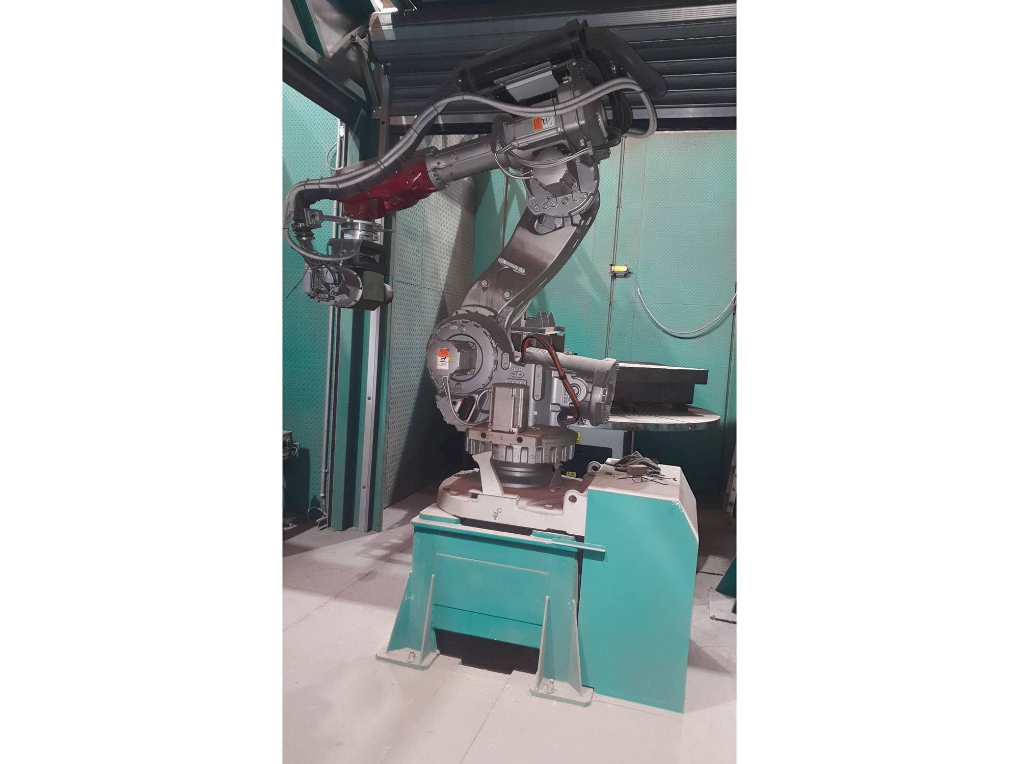 Front view of ABB IRB 7600  machine